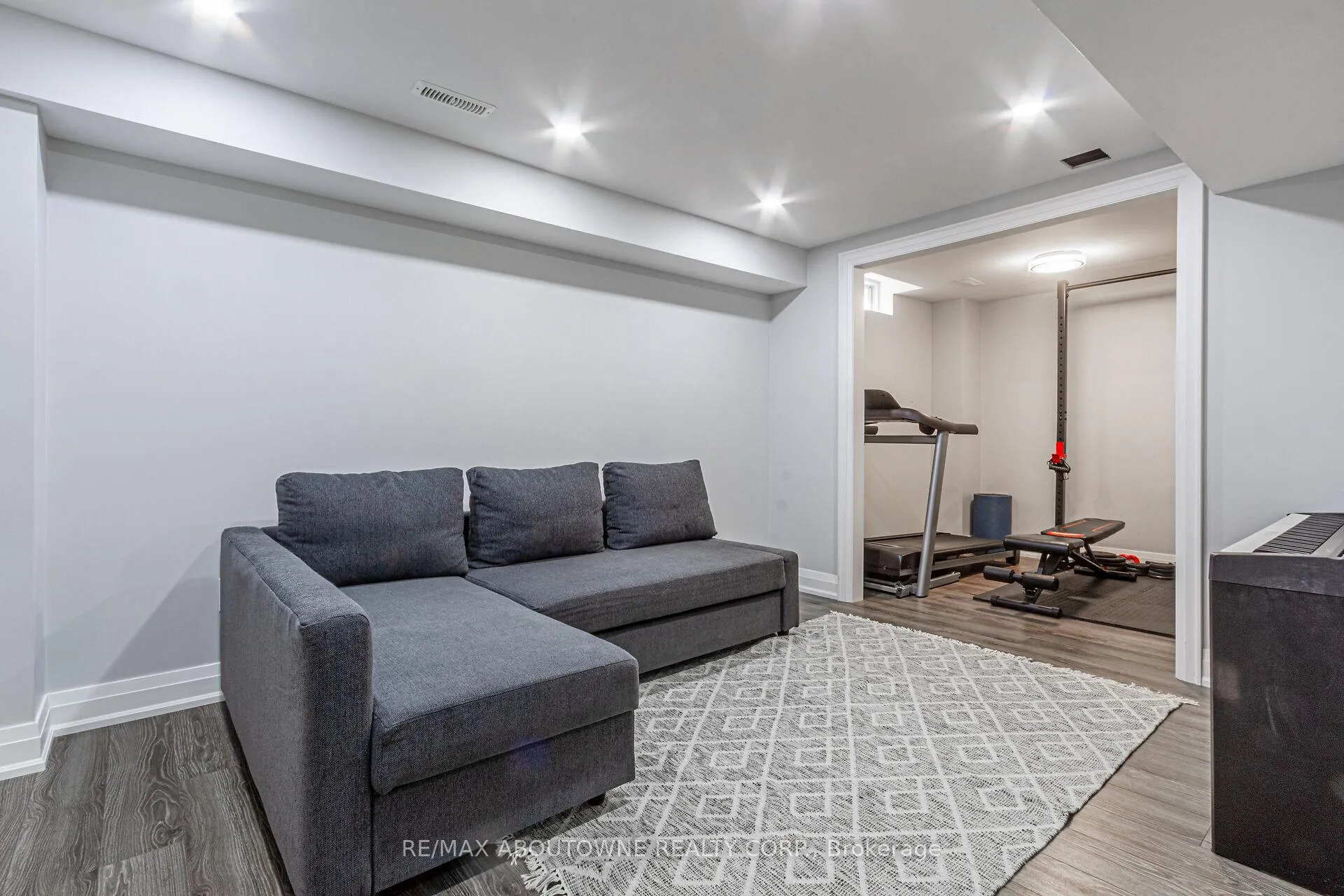 Photo 19 of 28 Bramcedar Crescent, Brampton, Northwest Sandalwood Parkway — HOMEH
