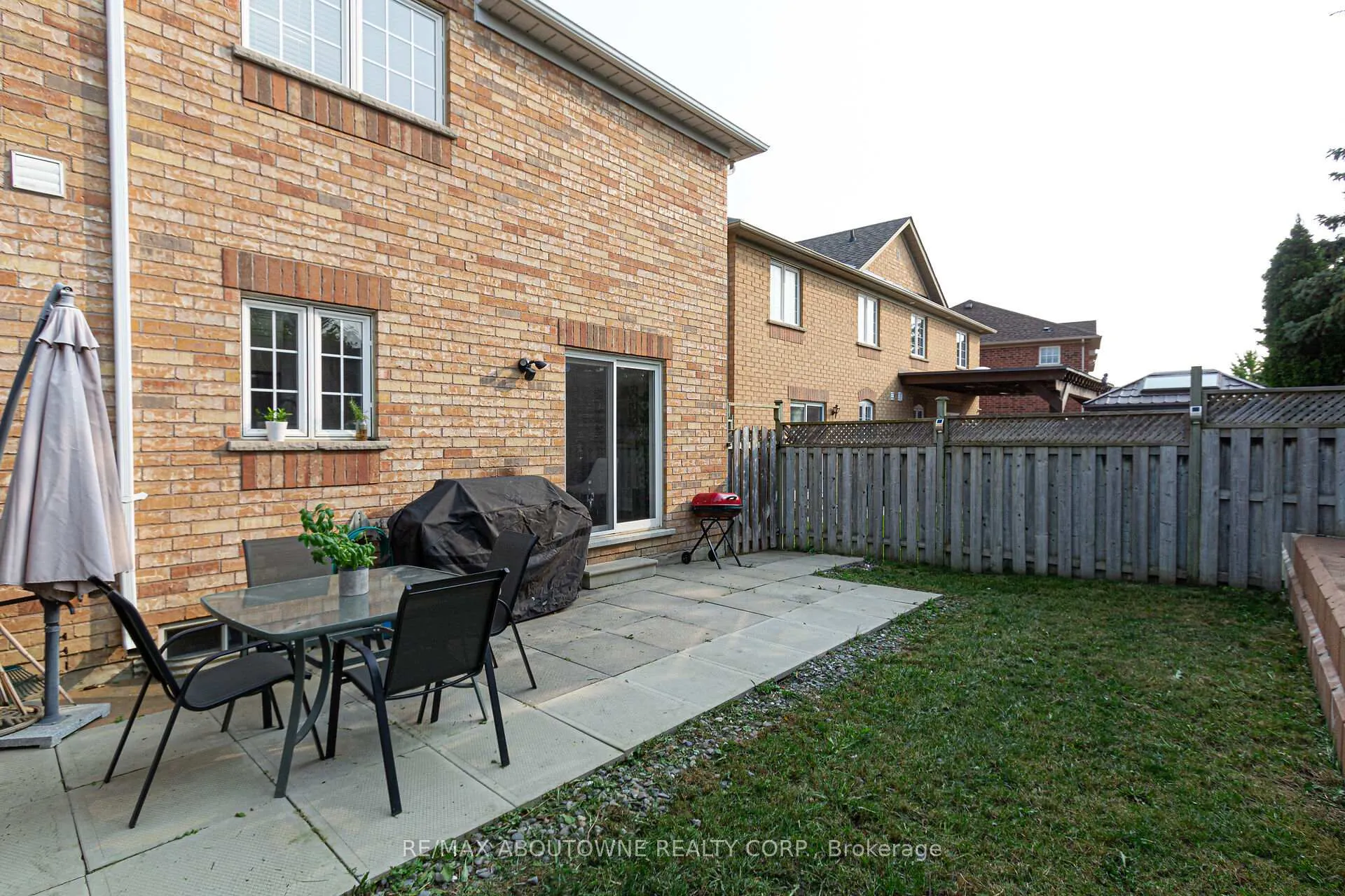 Photo 24 of 28 Bramcedar Crescent, Brampton, Northwest Sandalwood Parkway — HOMEH