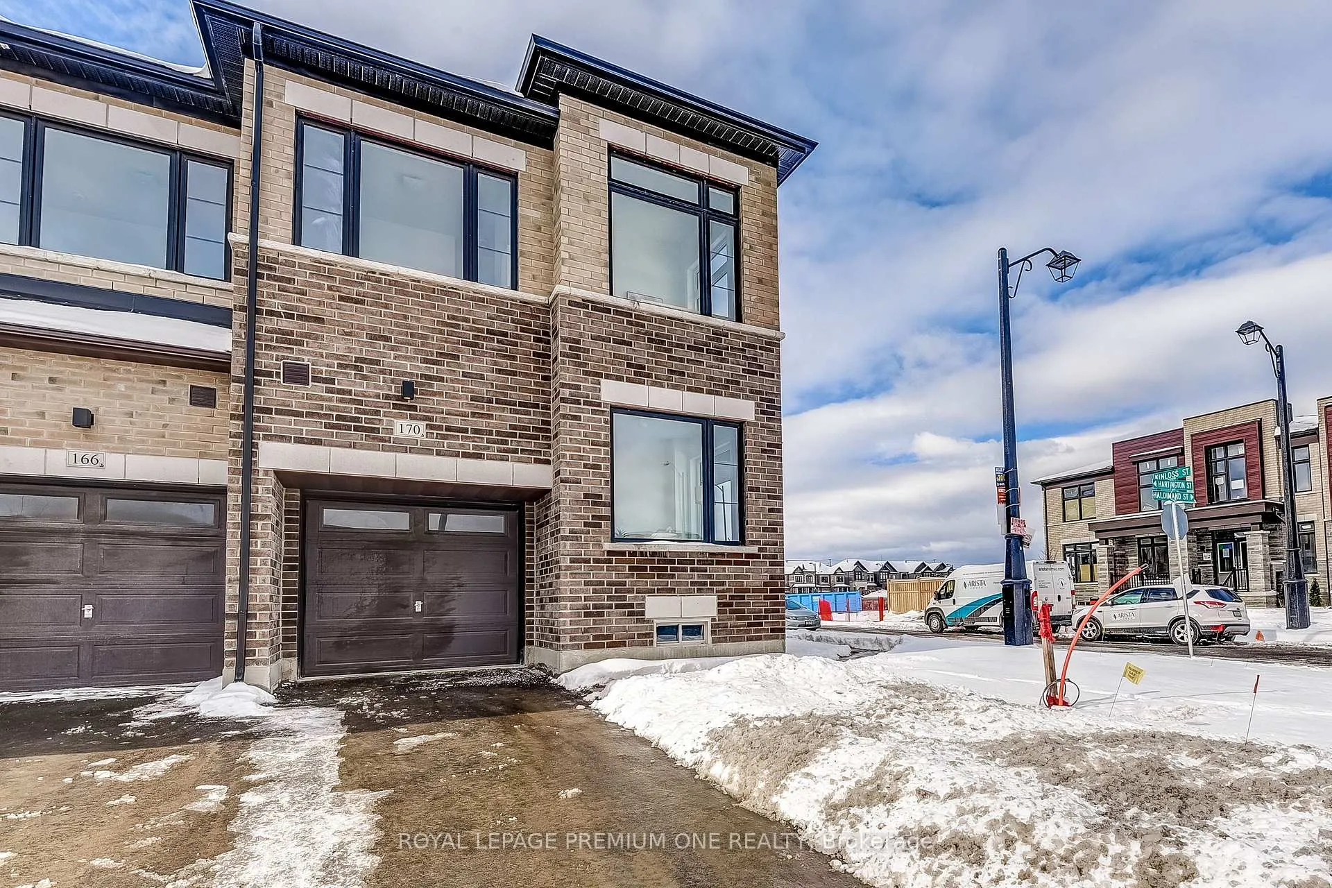 Photo 4 of 170 Hartington Street, Vaughan, Kleinburg — HOMEH