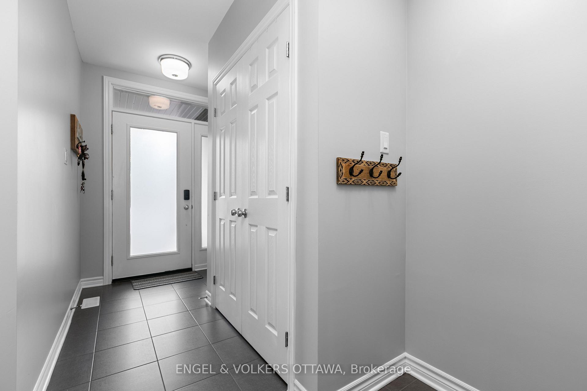 Photo 2 of 627 Egret Way, Ottawa, Barrhaven - Half Moon Bay — HOMEH