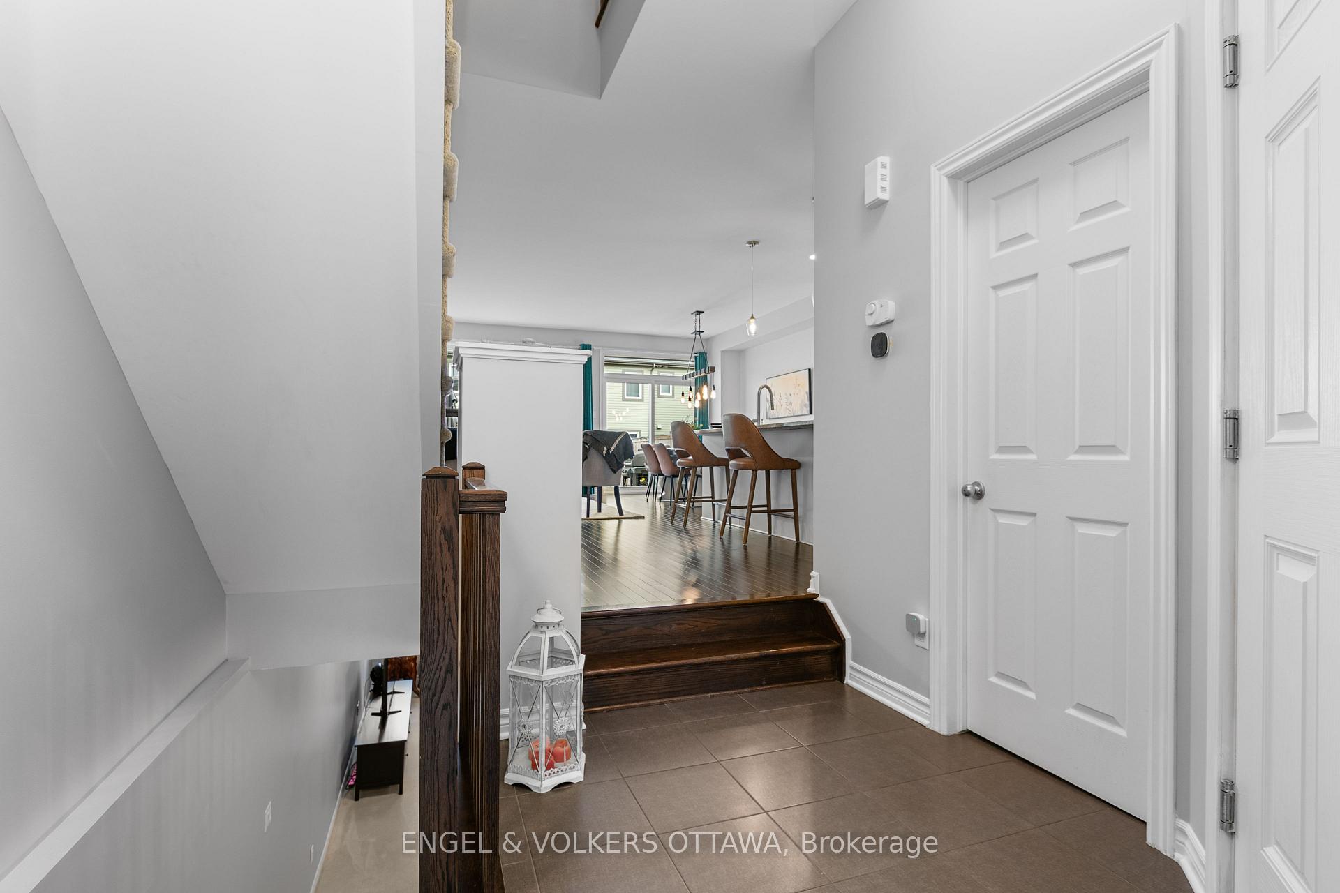 Photo 3 of 627 Egret Way, Ottawa, Barrhaven - Half Moon Bay — HOMEH