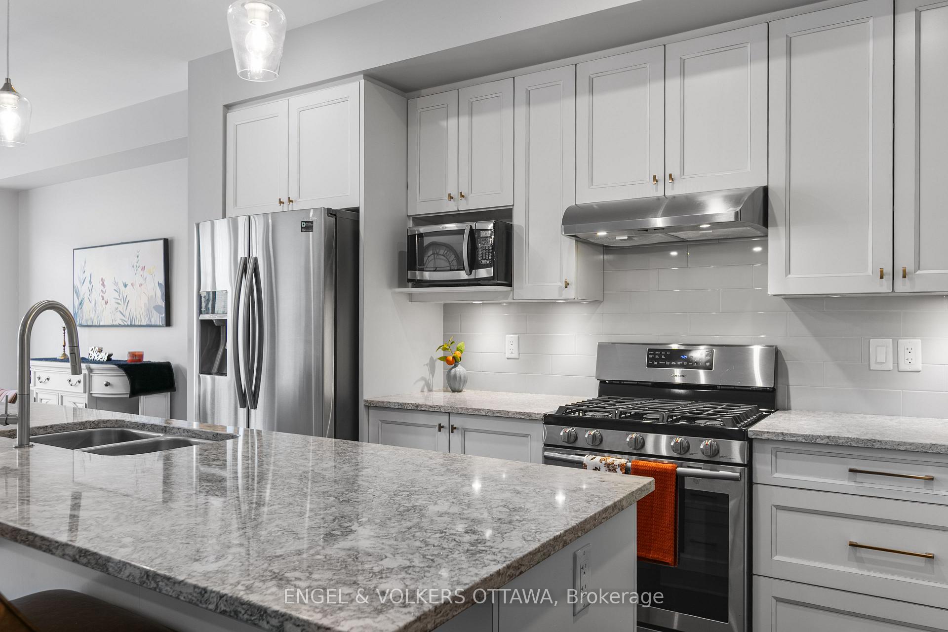 Photo 12 of 627 Egret Way, Ottawa, Barrhaven - Half Moon Bay — HOMEH