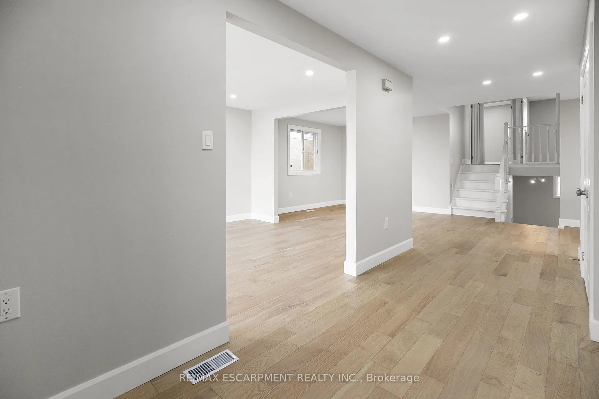 Photo 6 of 6 Barbara Court, Hamilton, Randall — HOMEH