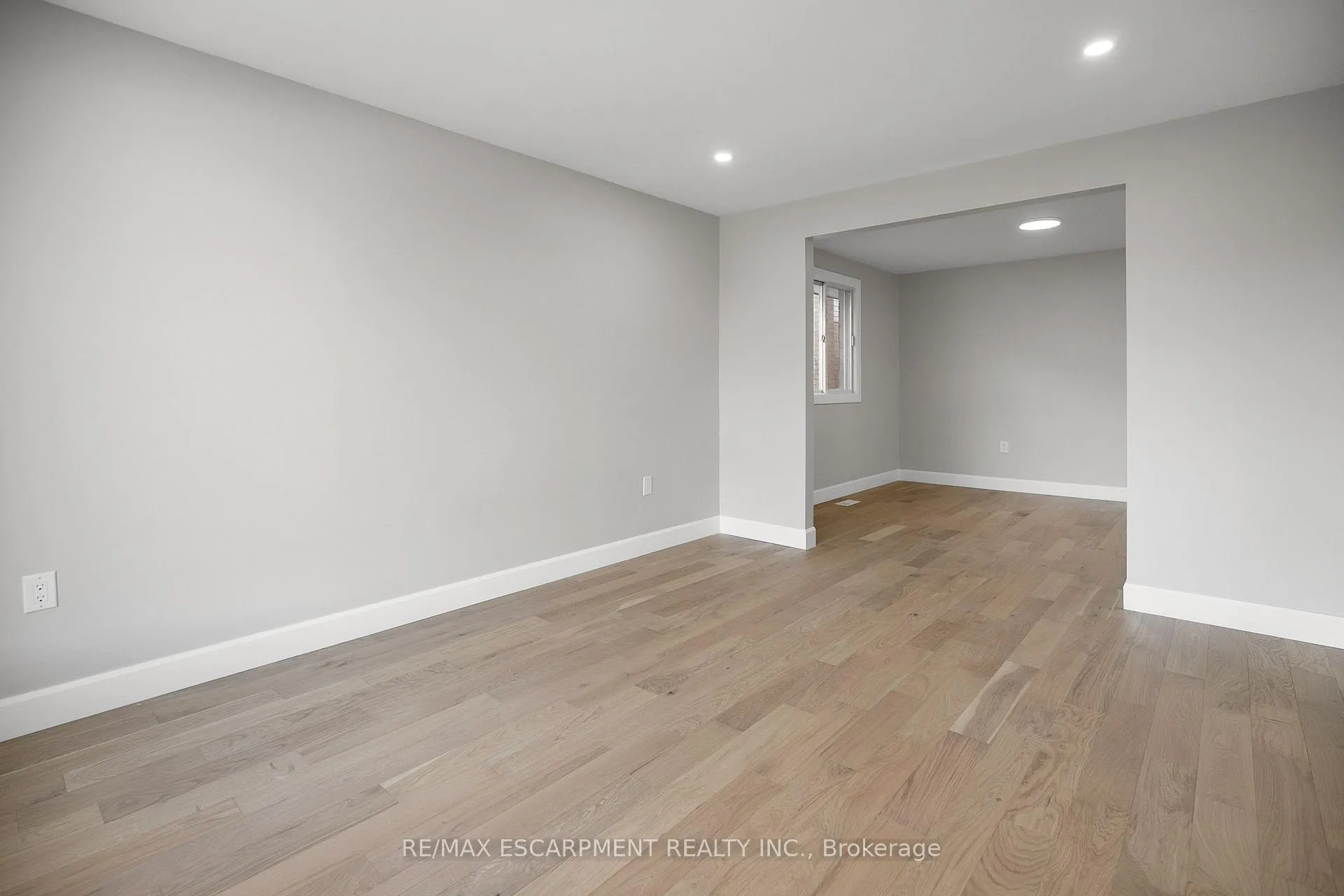 Photo 8 of 6 Barbara Court, Hamilton, Randall — HOMEH