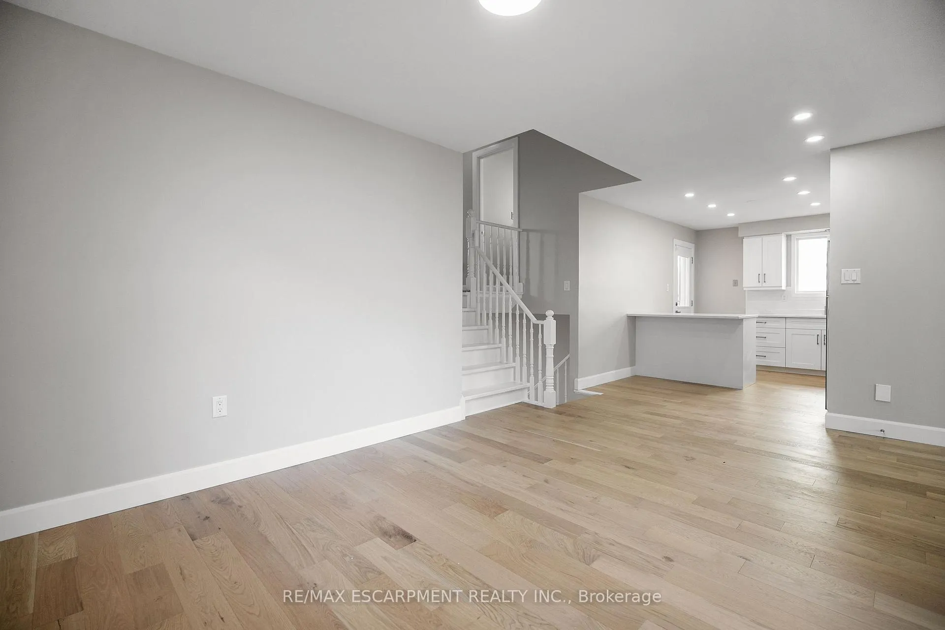 Photo 10 of 6 Barbara Court, Hamilton, Randall — HOMEH