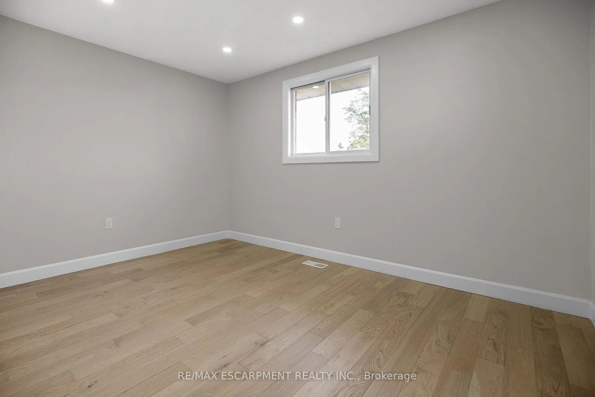 Photo 19 of 6 Barbara Court, Hamilton, Randall — HOMEH