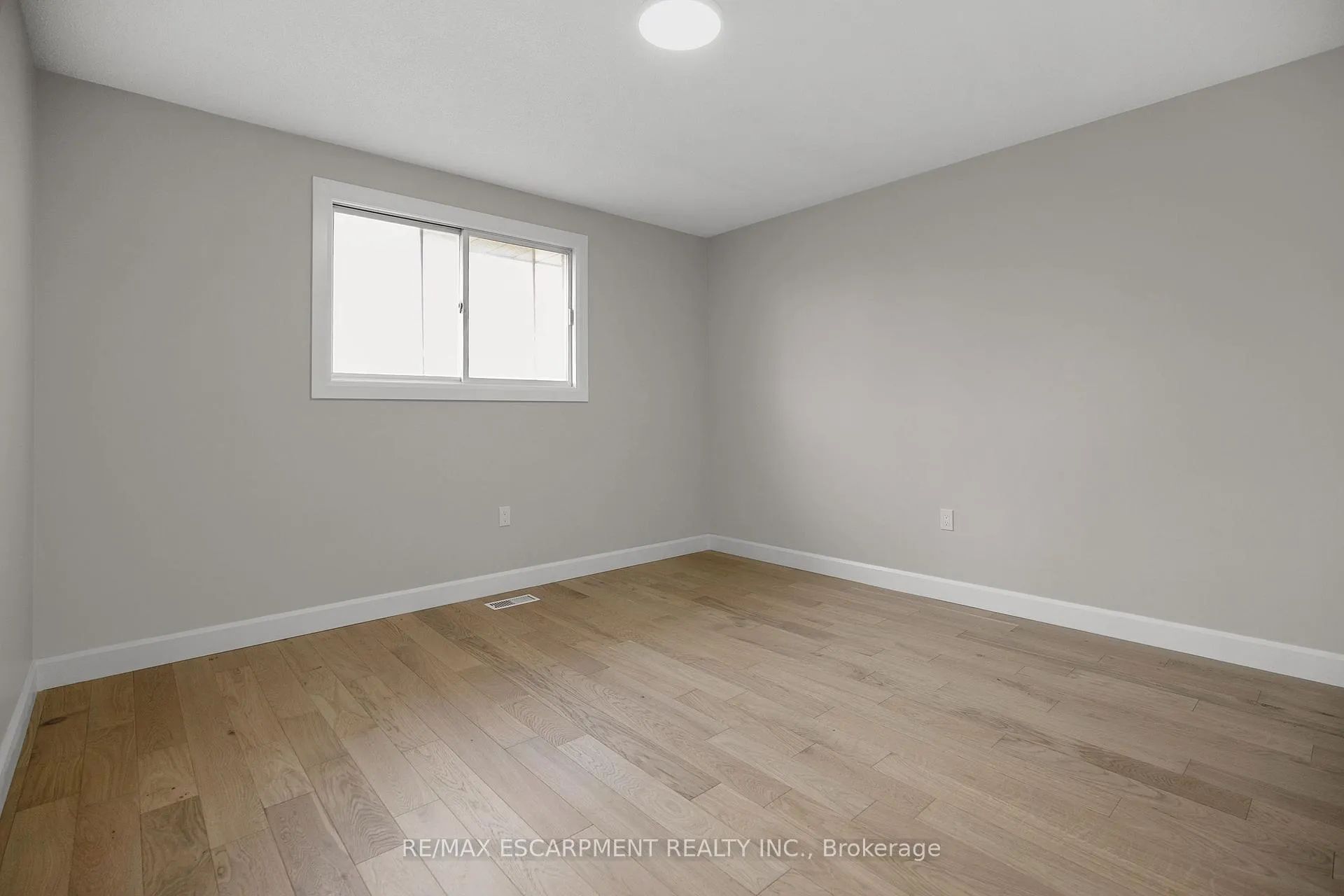 Photo 21 of 6 Barbara Court, Hamilton, Randall — HOMEH