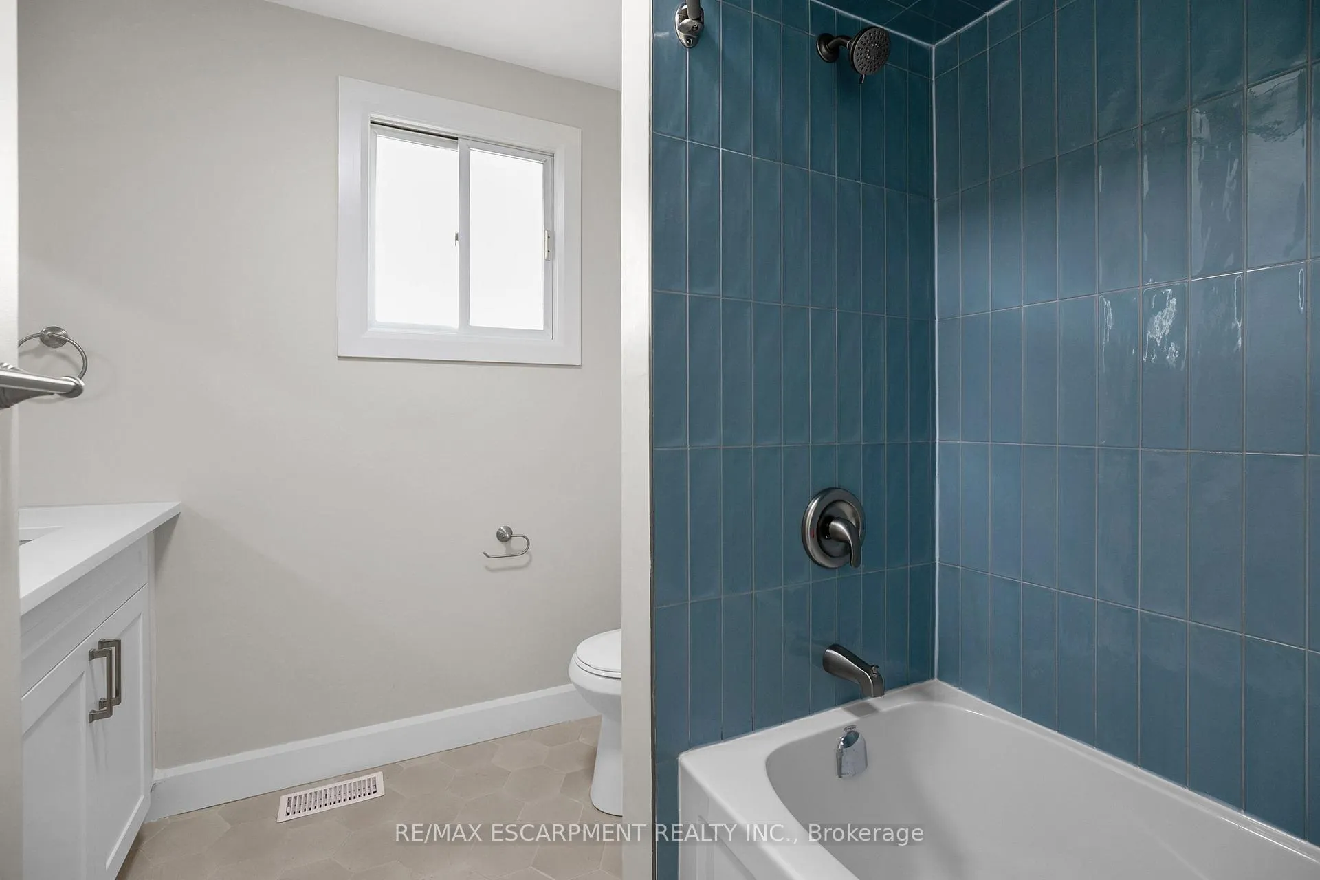Photo 24 of 6 Barbara Court, Hamilton, Randall — HOMEH