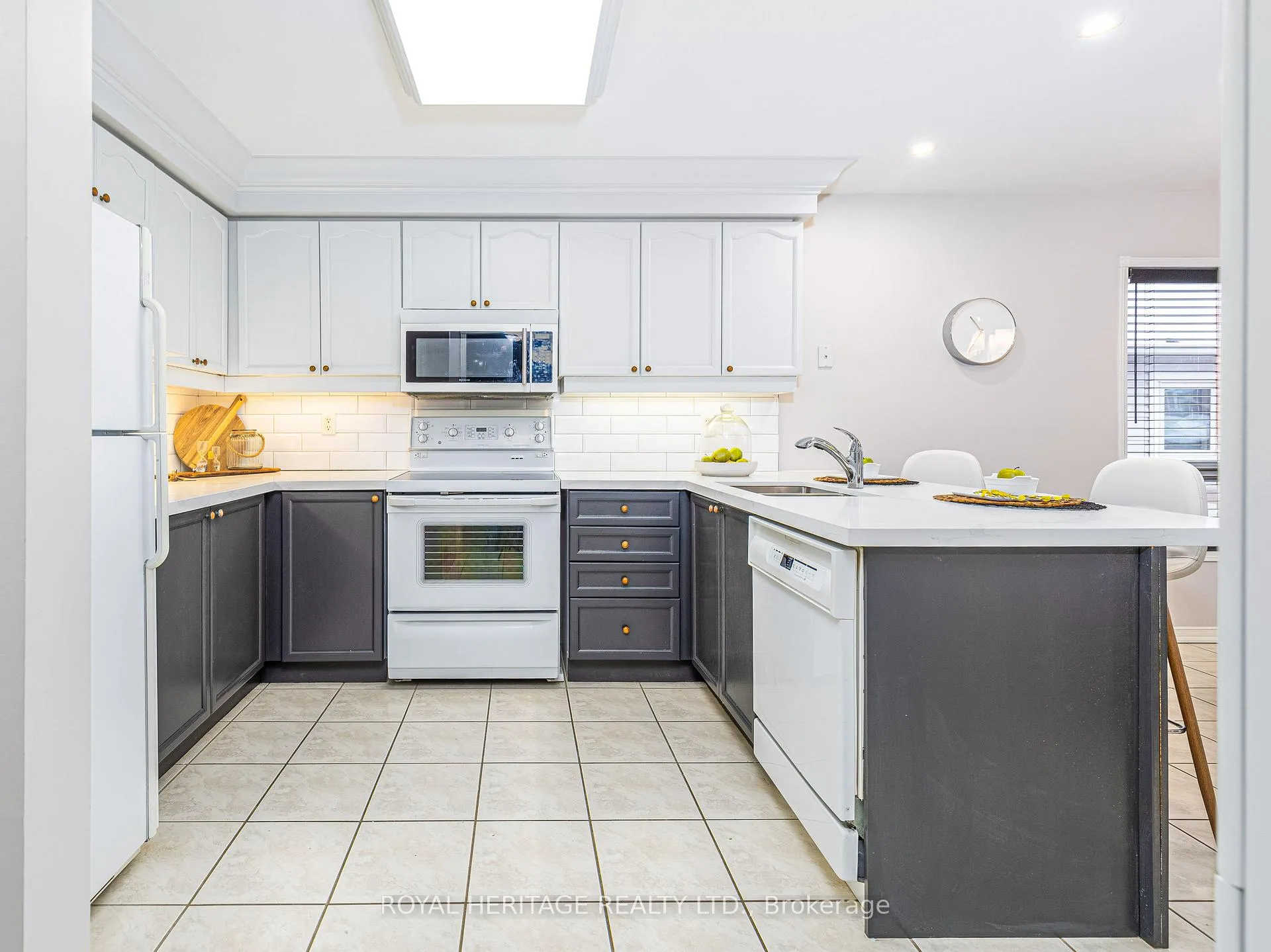 Photo 7 of 31 Downey Drive, Whitby, Brooklin — HOMEH