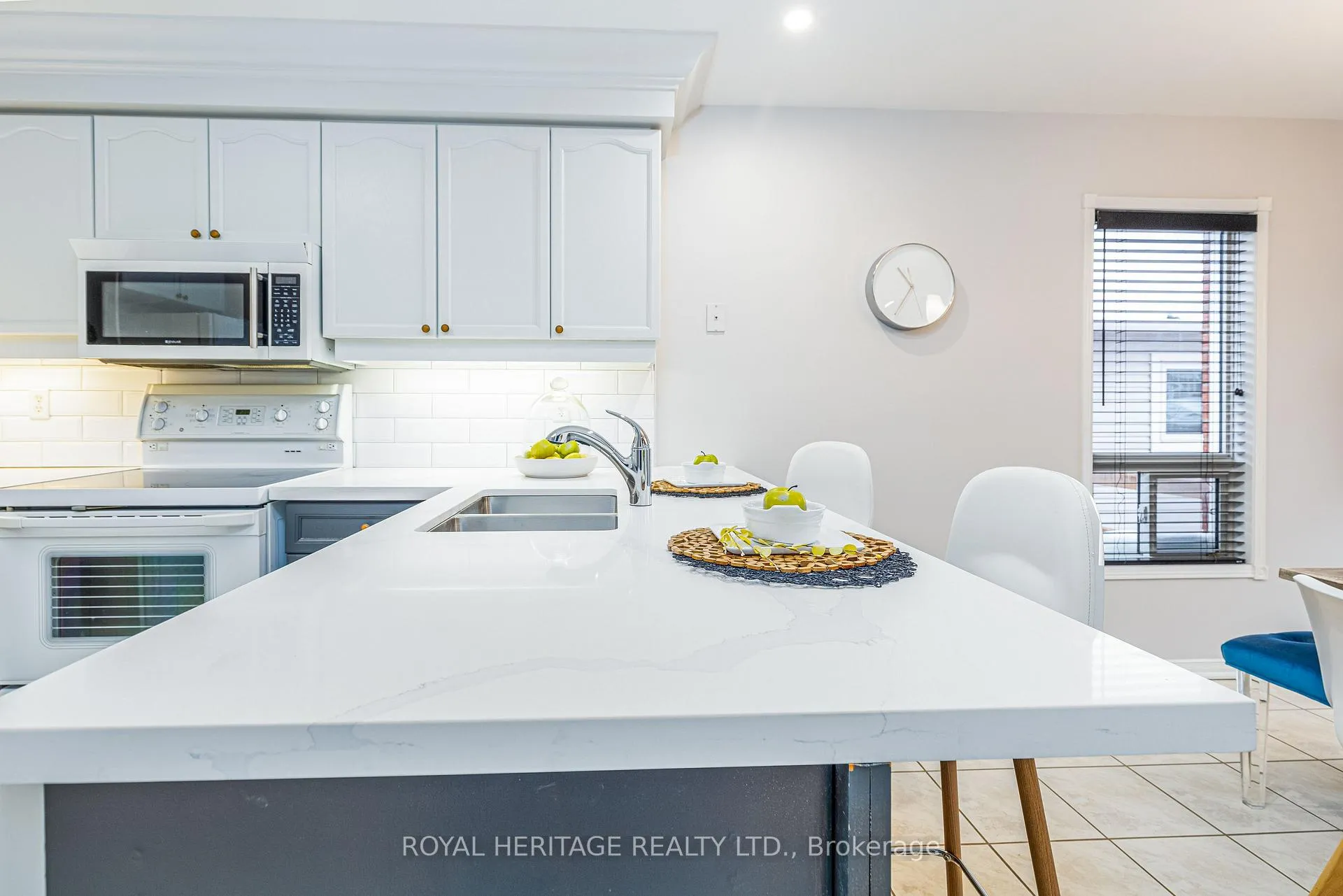 Photo 8 of 31 Downey Drive, Whitby, Brooklin — HOMEH