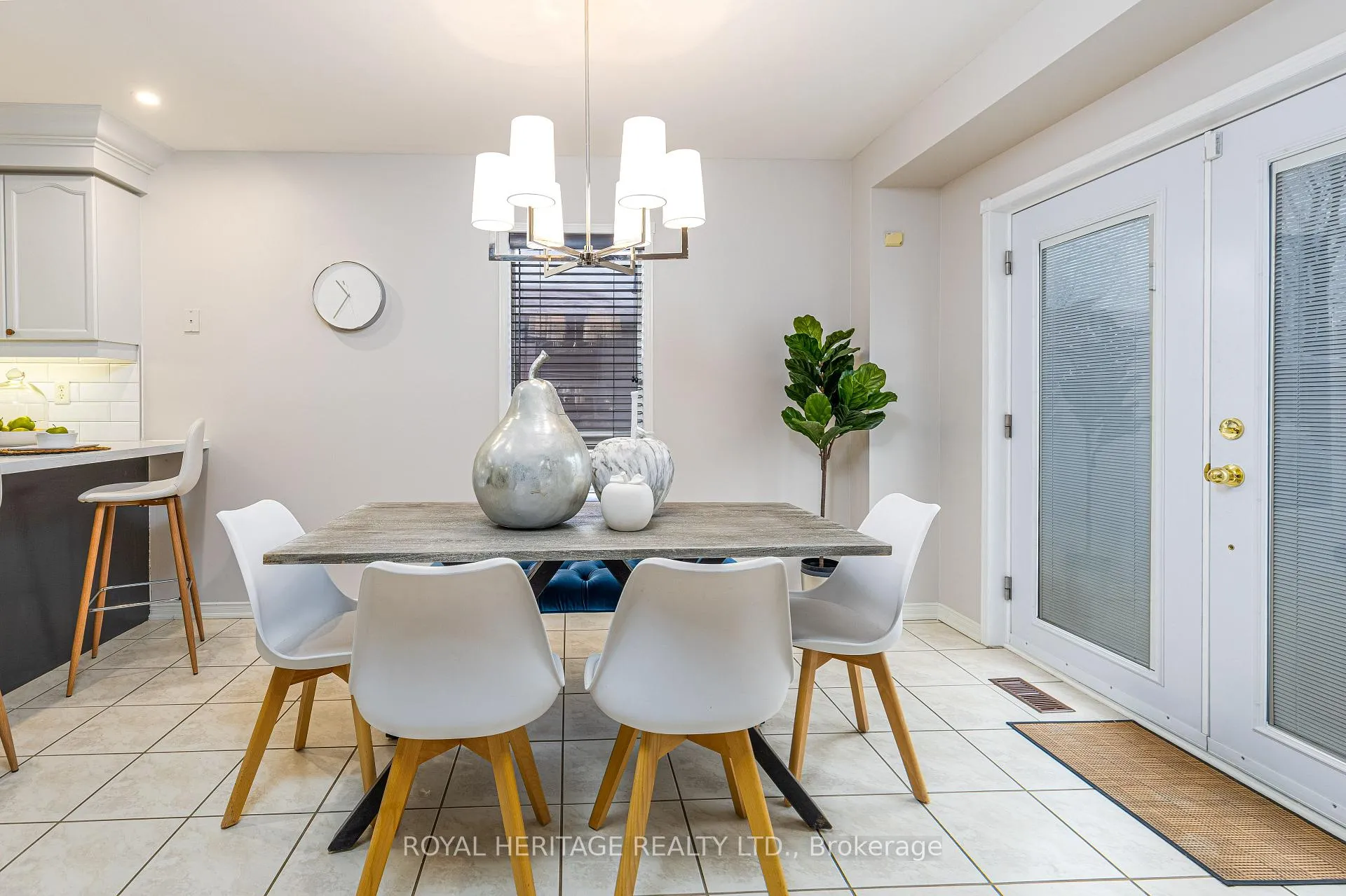Photo 10 of 31 Downey Drive, Whitby, Brooklin — HOMEH