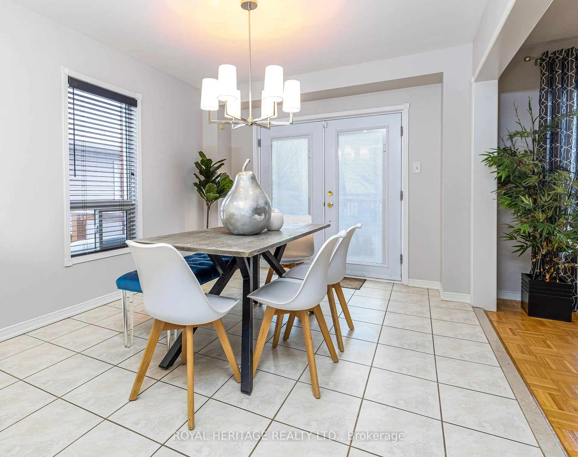Photo 11 of 31 Downey Drive, Whitby, Brooklin — HOMEH