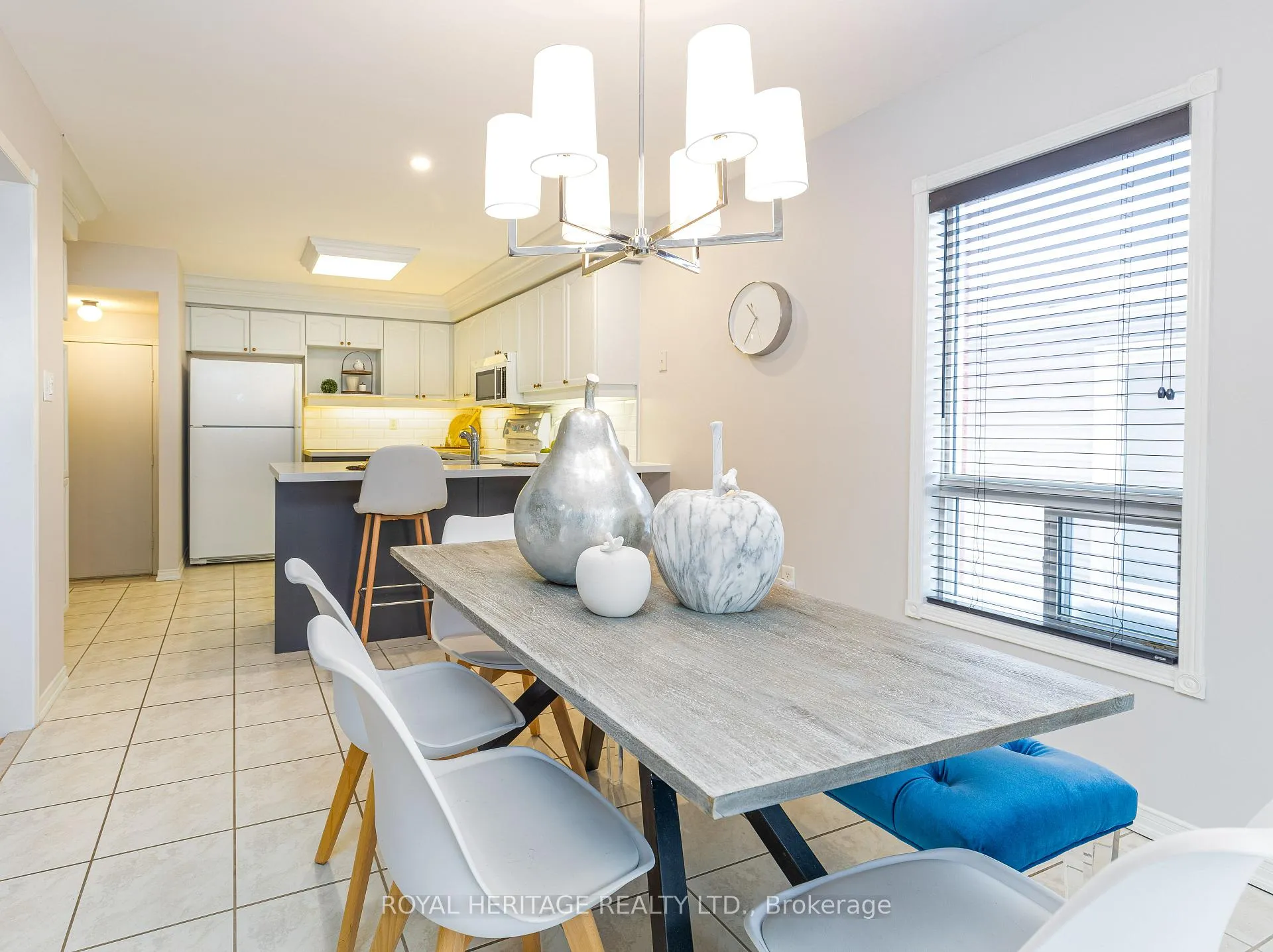 Photo 12 of 31 Downey Drive, Whitby, Brooklin — HOMEH