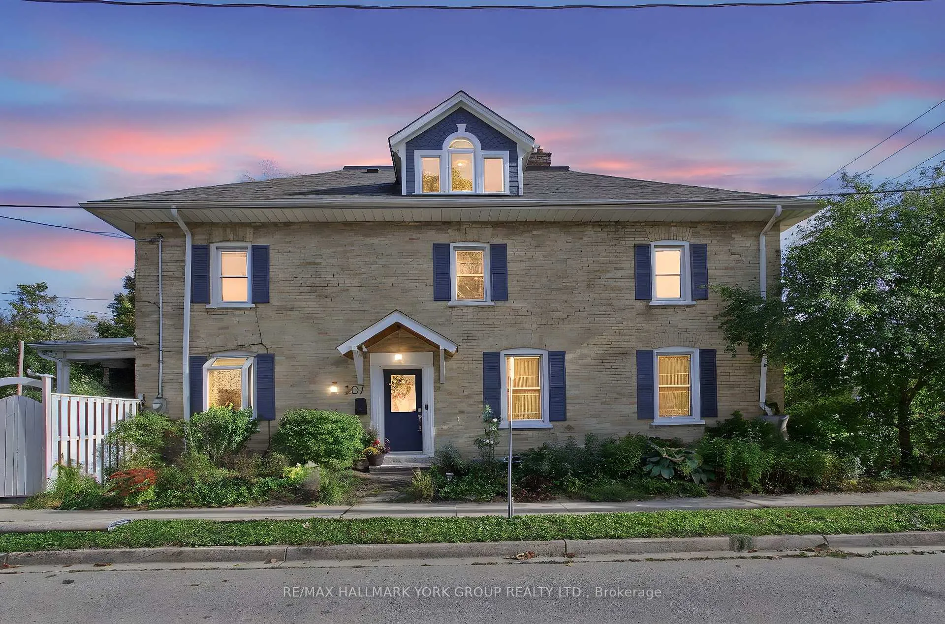 Front of 207 Waterloo Street N