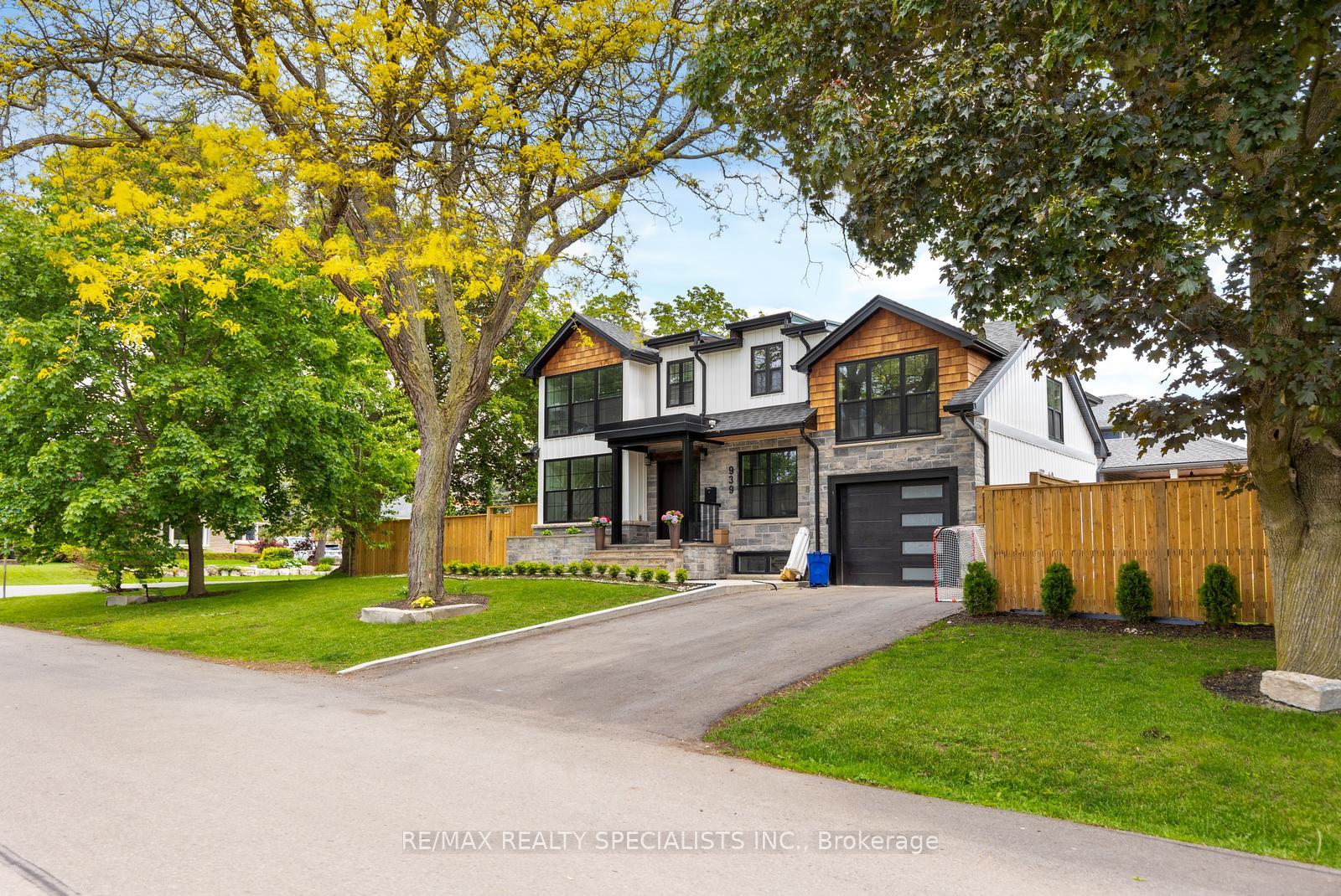 Photo 3 of 939 Teal Drive, Burlington, LaSalle — HOMEH