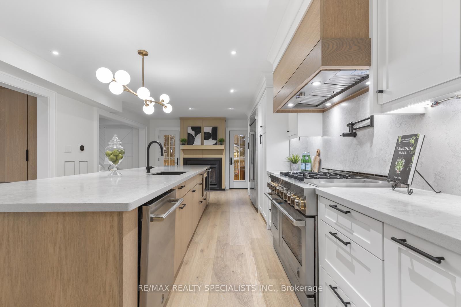 Photo 15 of 939 Teal Drive, Burlington, LaSalle — HOMEH