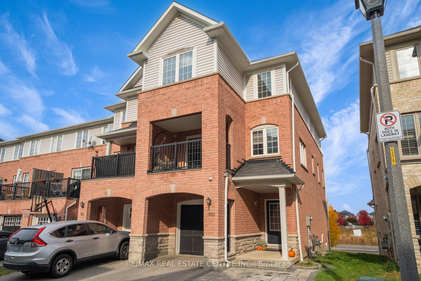 Front of 553 Rossland Road E