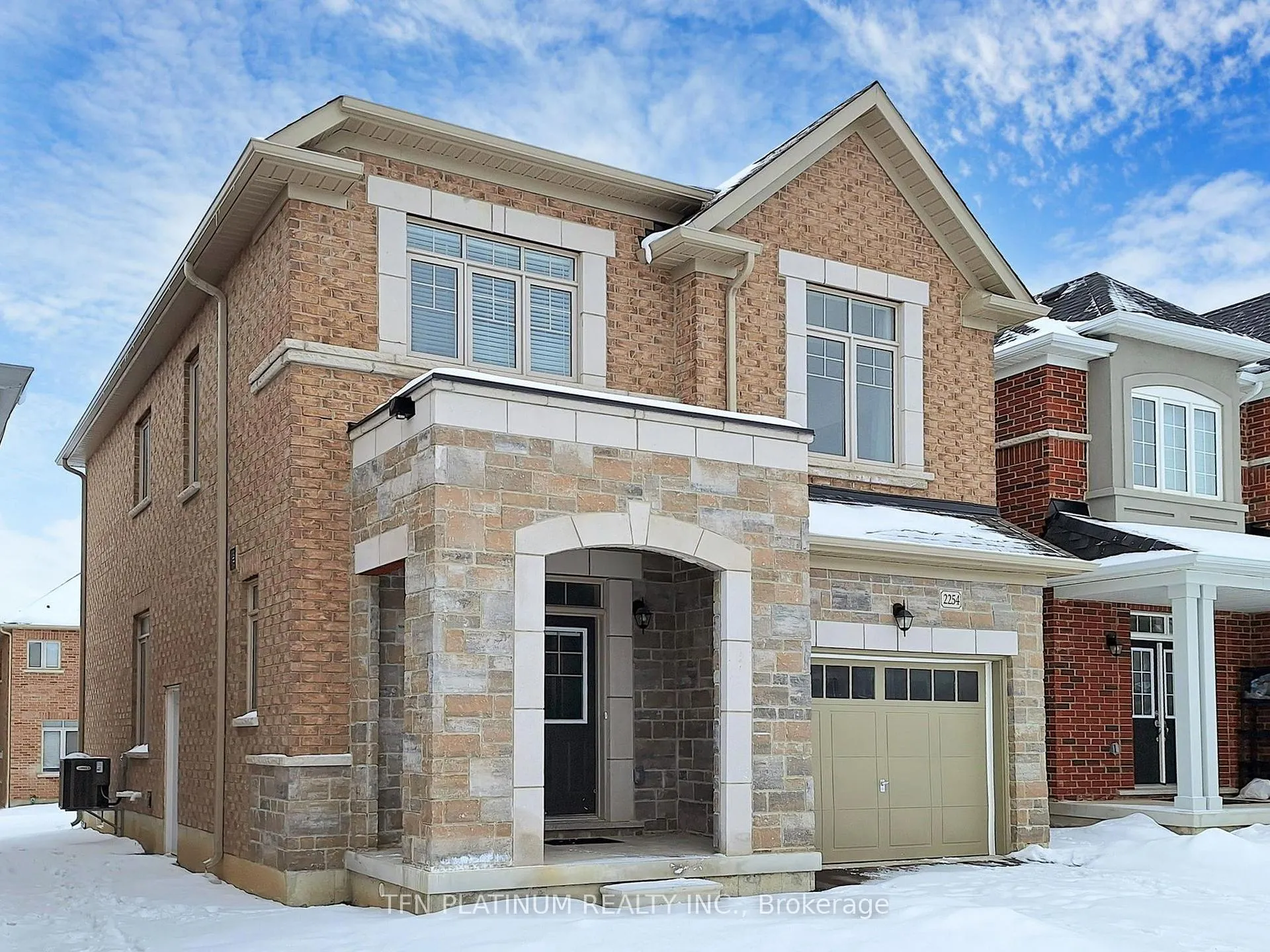 Photo 3 of 2254 Grainger Lp, Innisfil, Alcona — HOMEH