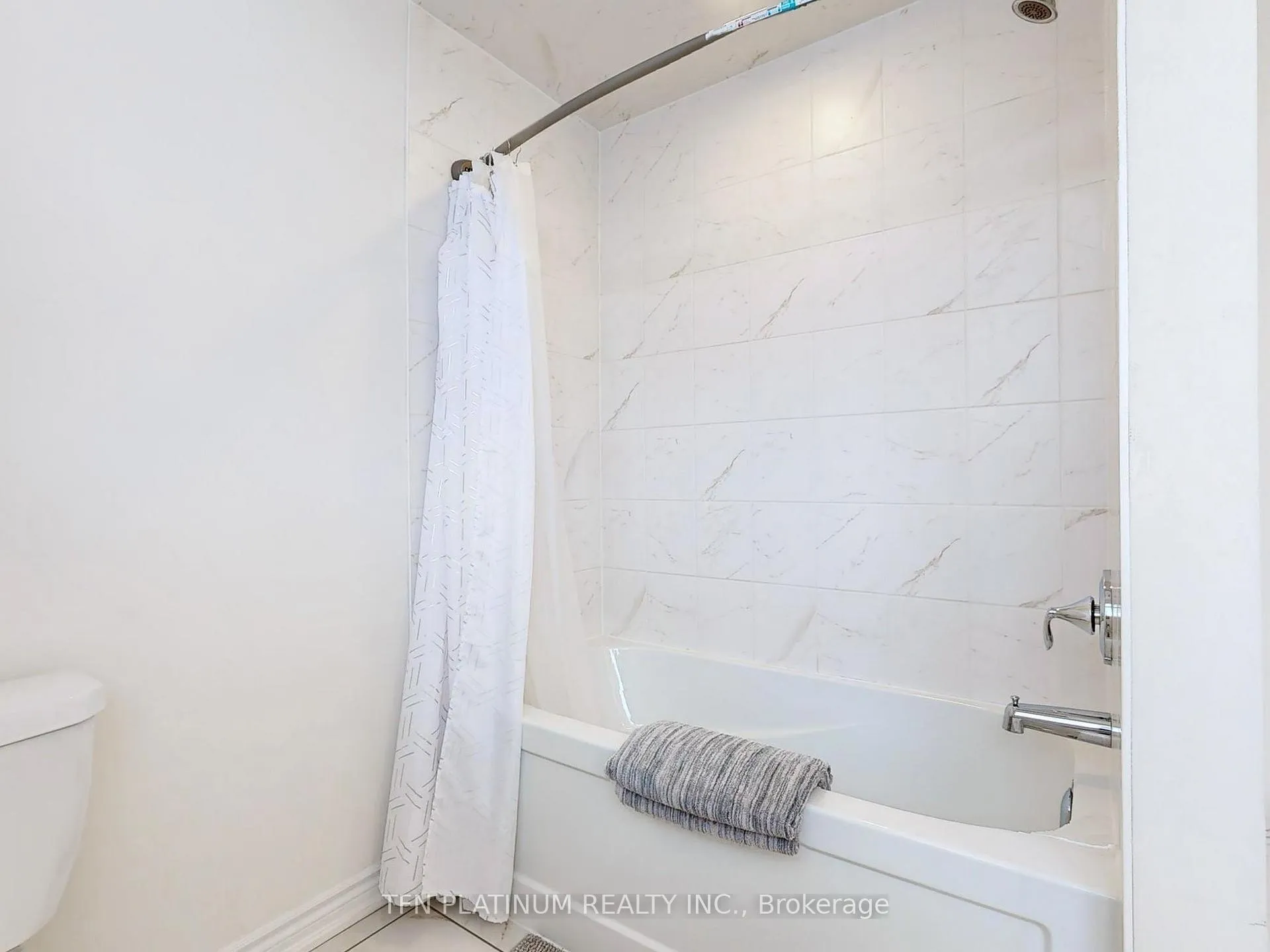 Photo 30 of 2254 Grainger Lp, Innisfil, Alcona — HOMEH
