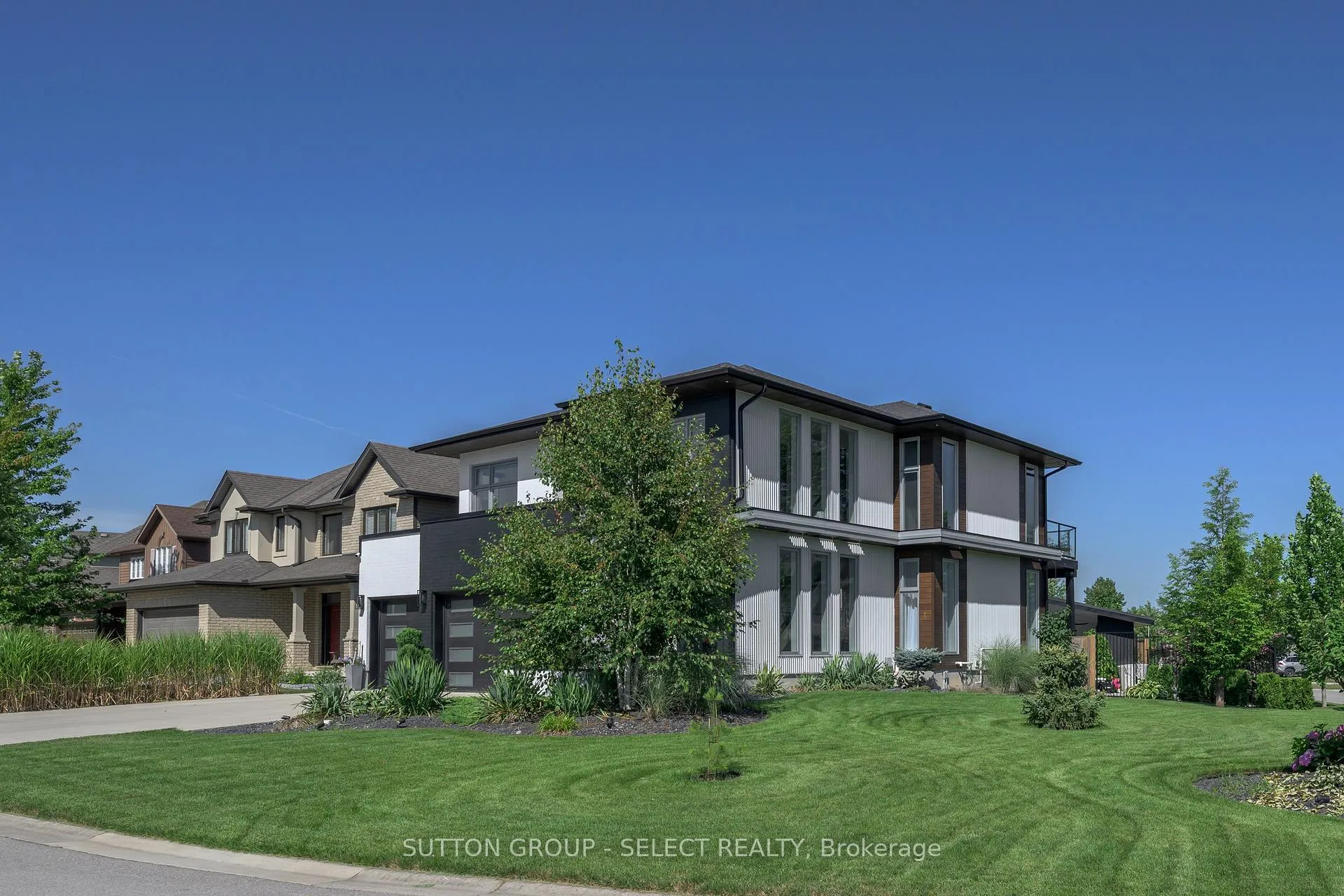 Photo 2 of 7 Valleyview Crescent, Middlesex Centre, Komoka — HOMEH
