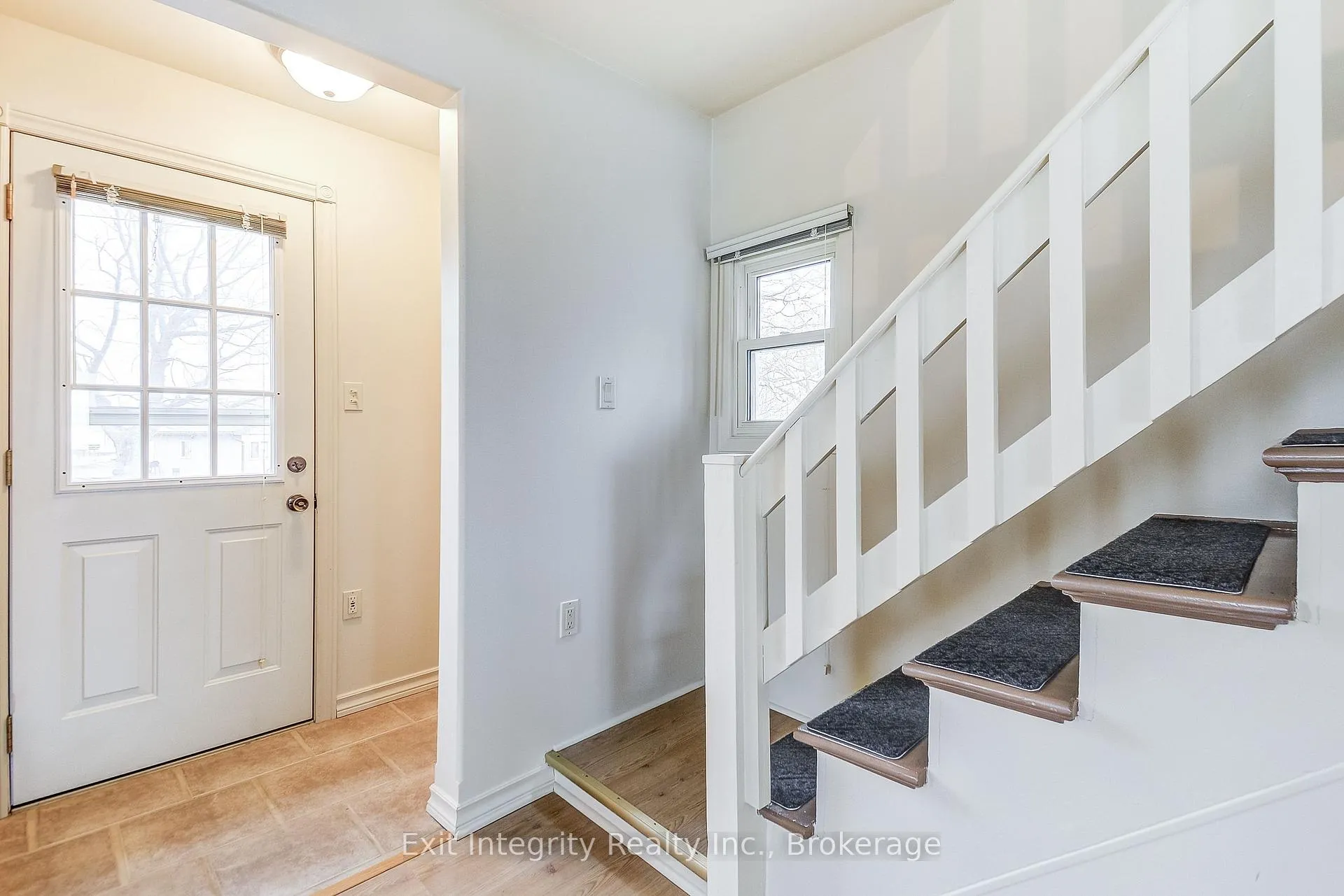 Photo 4 of 906 Lakeshore Road, Haldimand — HOMEH