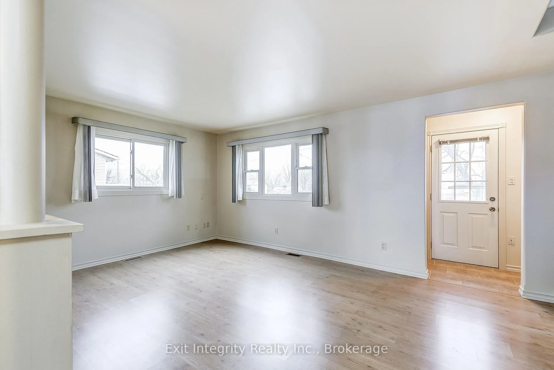 Photo 6 of 906 Lakeshore Road, Haldimand — HOMEH