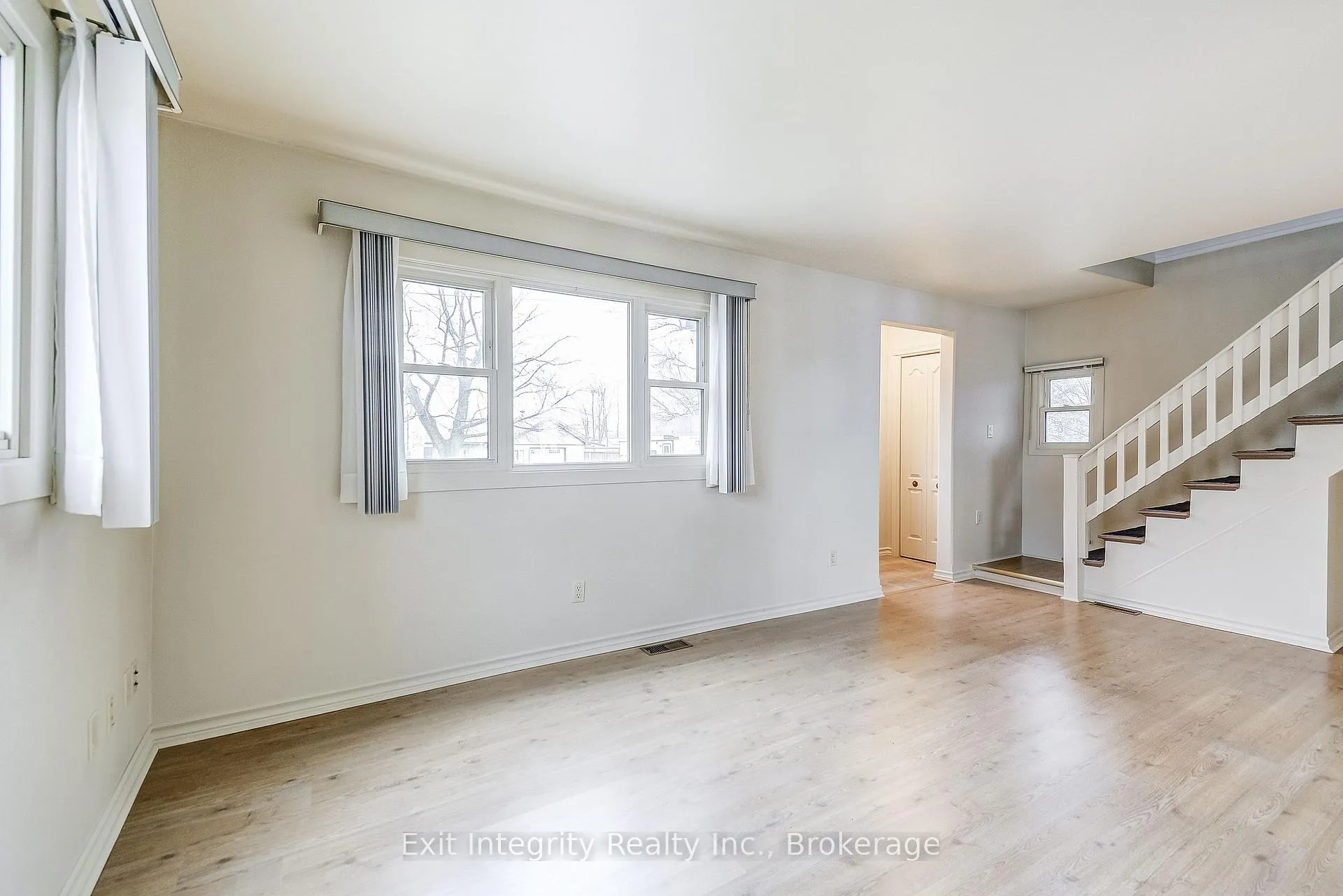 Photo 7 of 906 Lakeshore Road, Haldimand — HOMEH