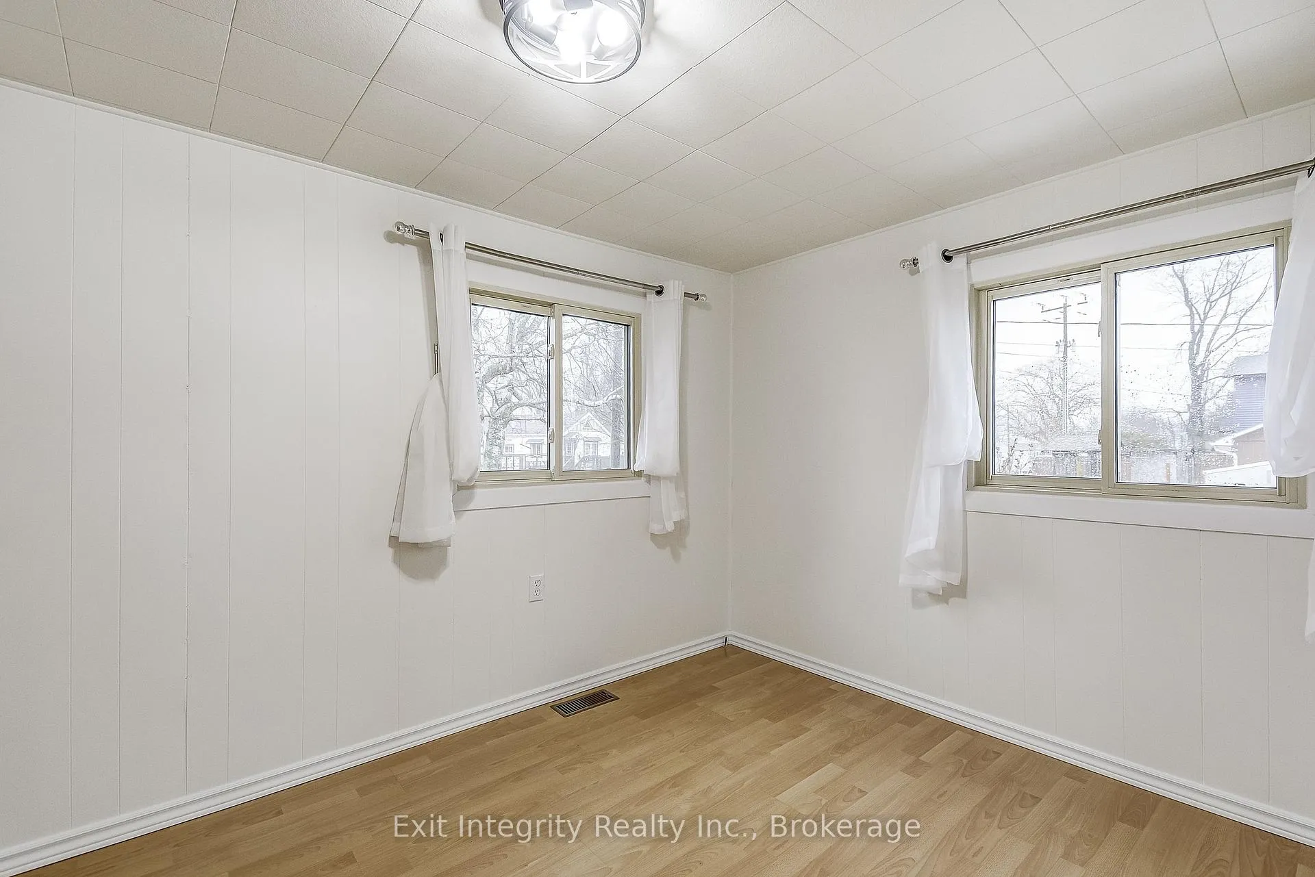 Photo 17 of 906 Lakeshore Road, Haldimand — HOMEH