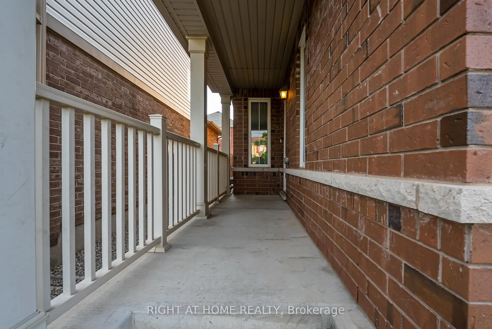 Photo 2 of 38 Aylesbury Drive, Brampton, Northwest Brampton — HOMEH