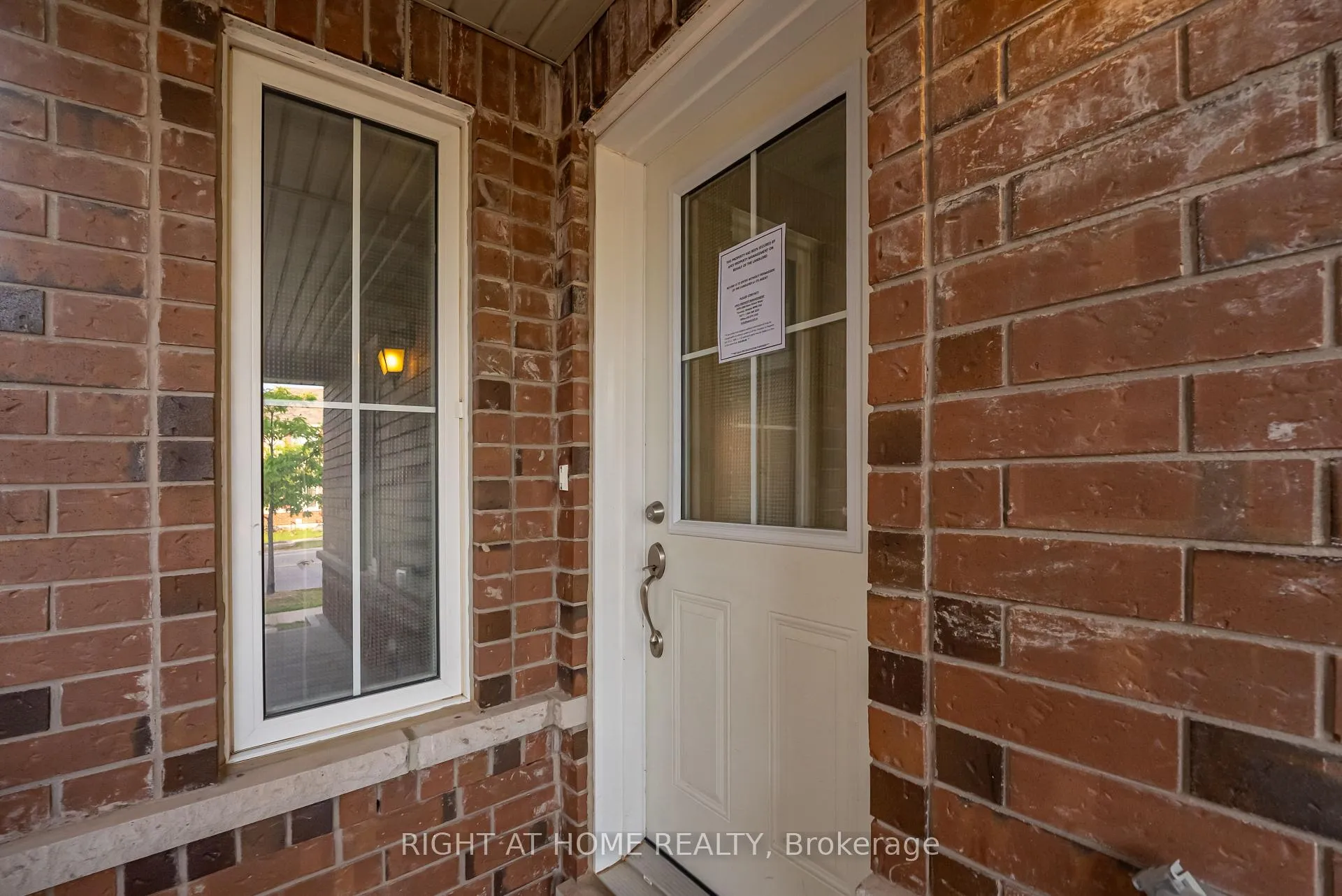 Photo 3 of 38 Aylesbury Drive, Brampton, Northwest Brampton — HOMEH