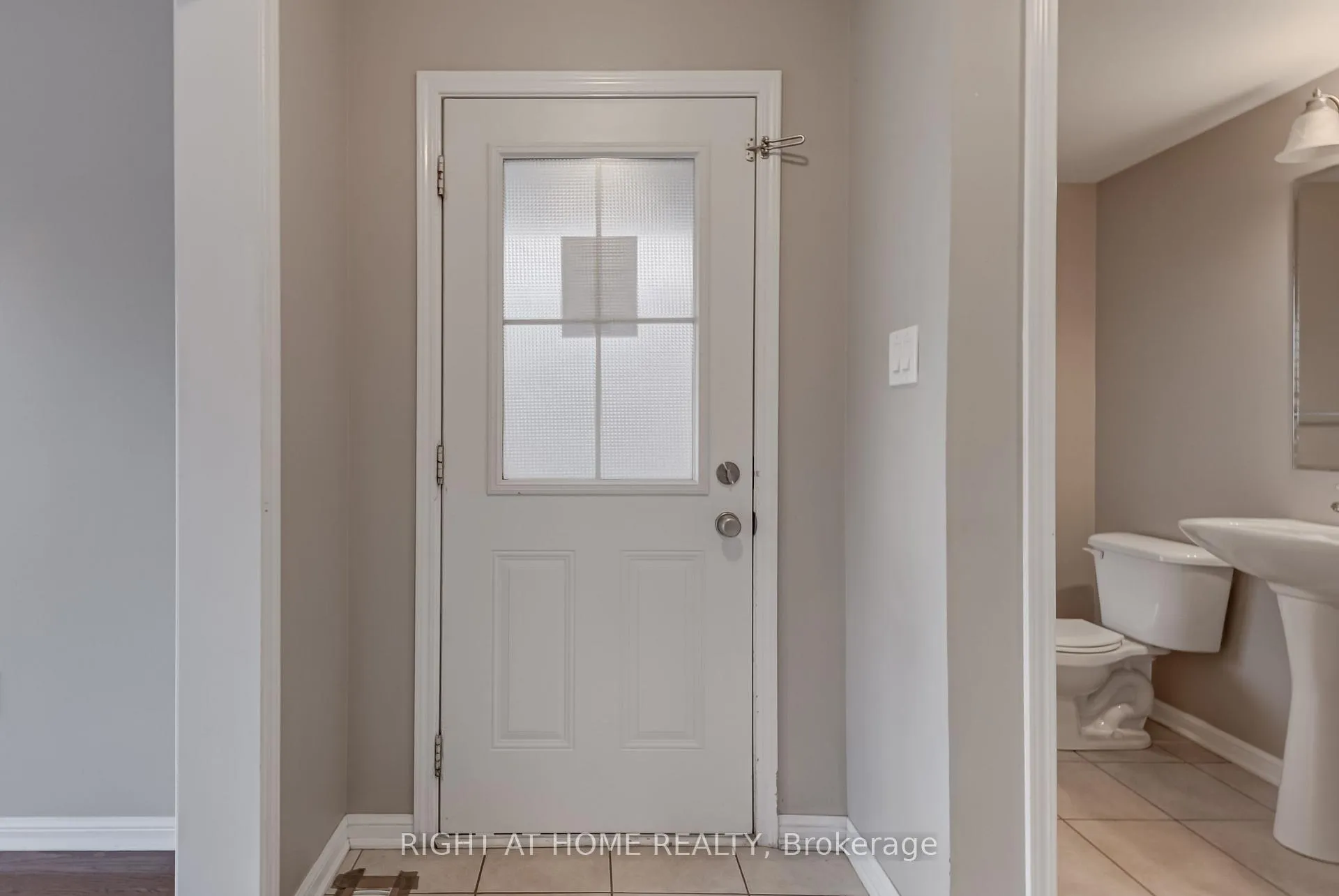 Photo 4 of 38 Aylesbury Drive, Brampton, Northwest Brampton — HOMEH