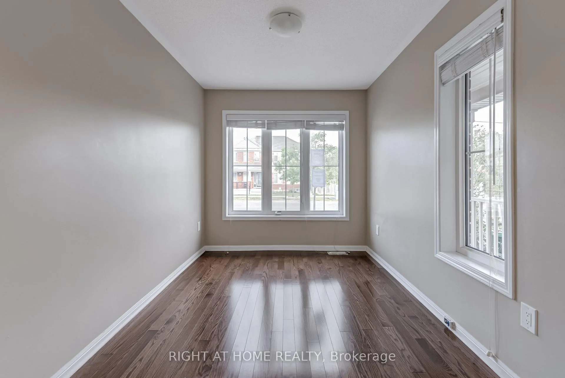Photo 5 of 38 Aylesbury Drive, Brampton, Northwest Brampton — HOMEH
