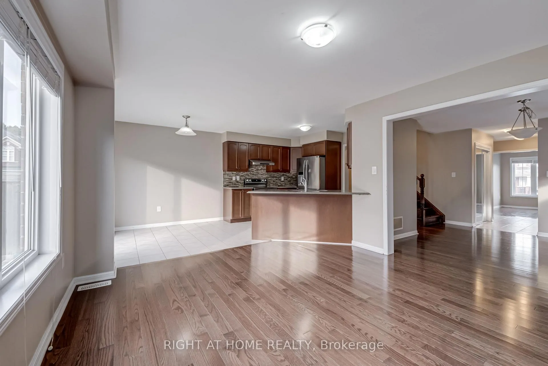 Photo 8 of 38 Aylesbury Drive, Brampton, Northwest Brampton — HOMEH