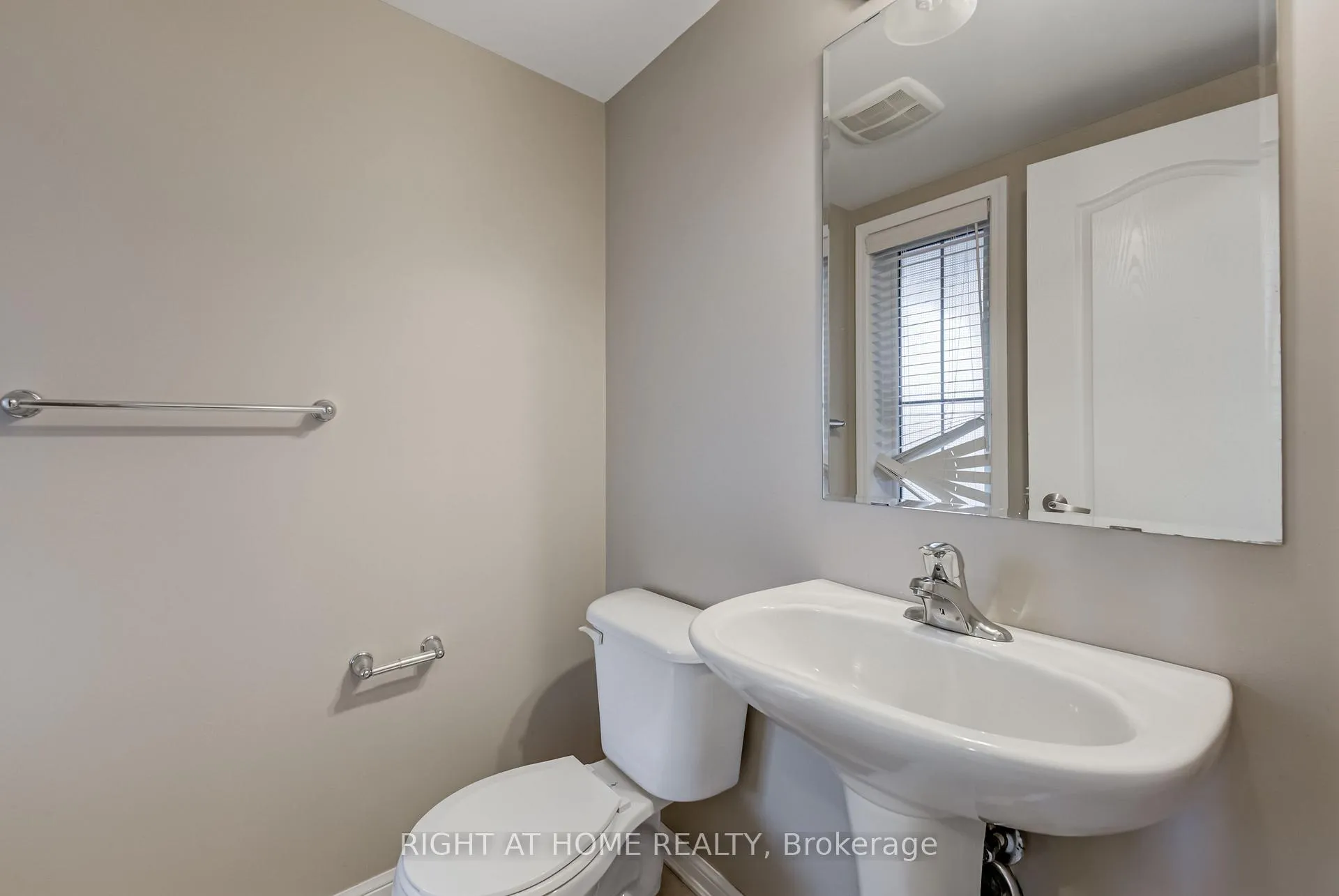Photo 12 of 38 Aylesbury Drive, Brampton, Northwest Brampton — HOMEH