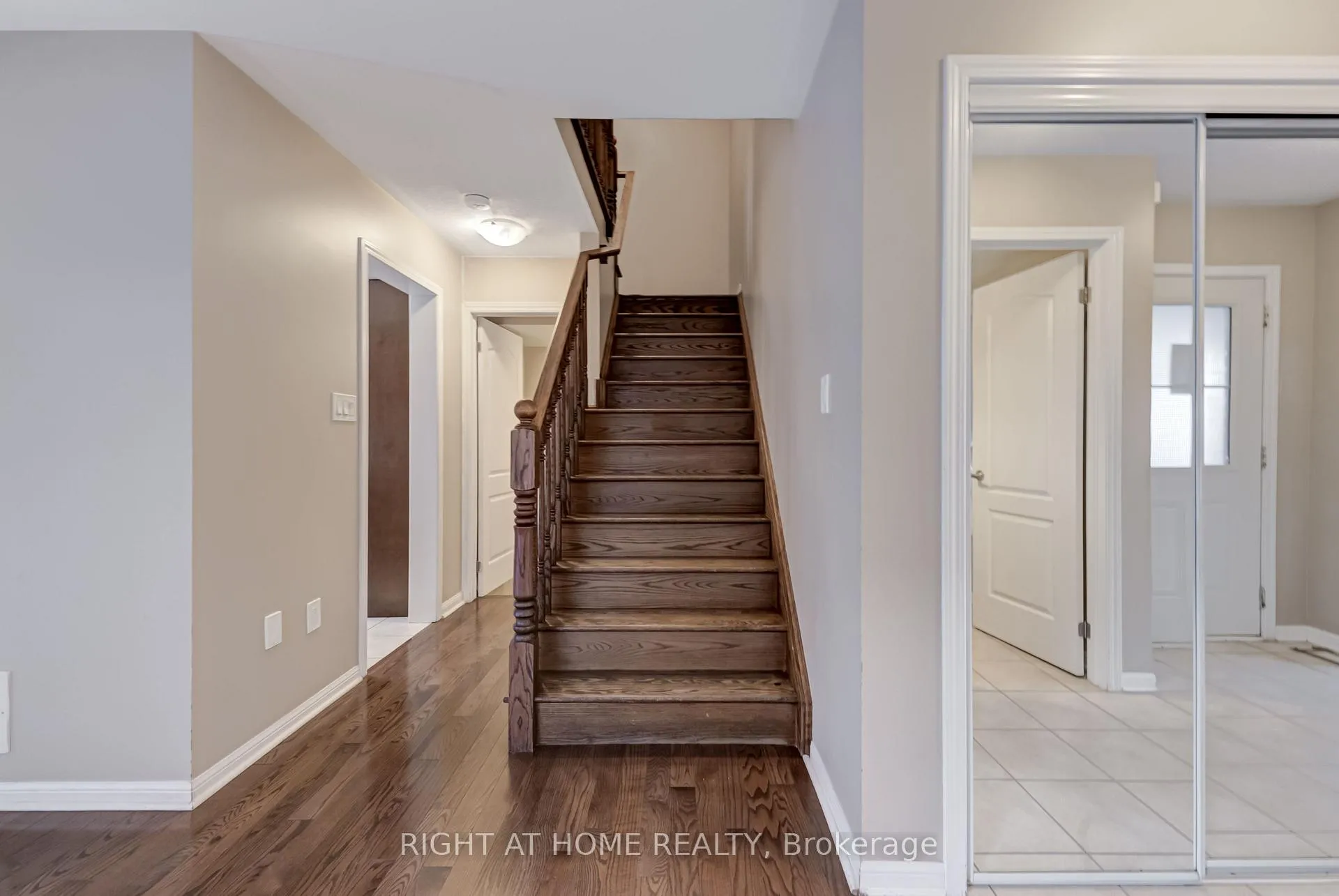 Photo 13 of 38 Aylesbury Drive, Brampton, Northwest Brampton — HOMEH