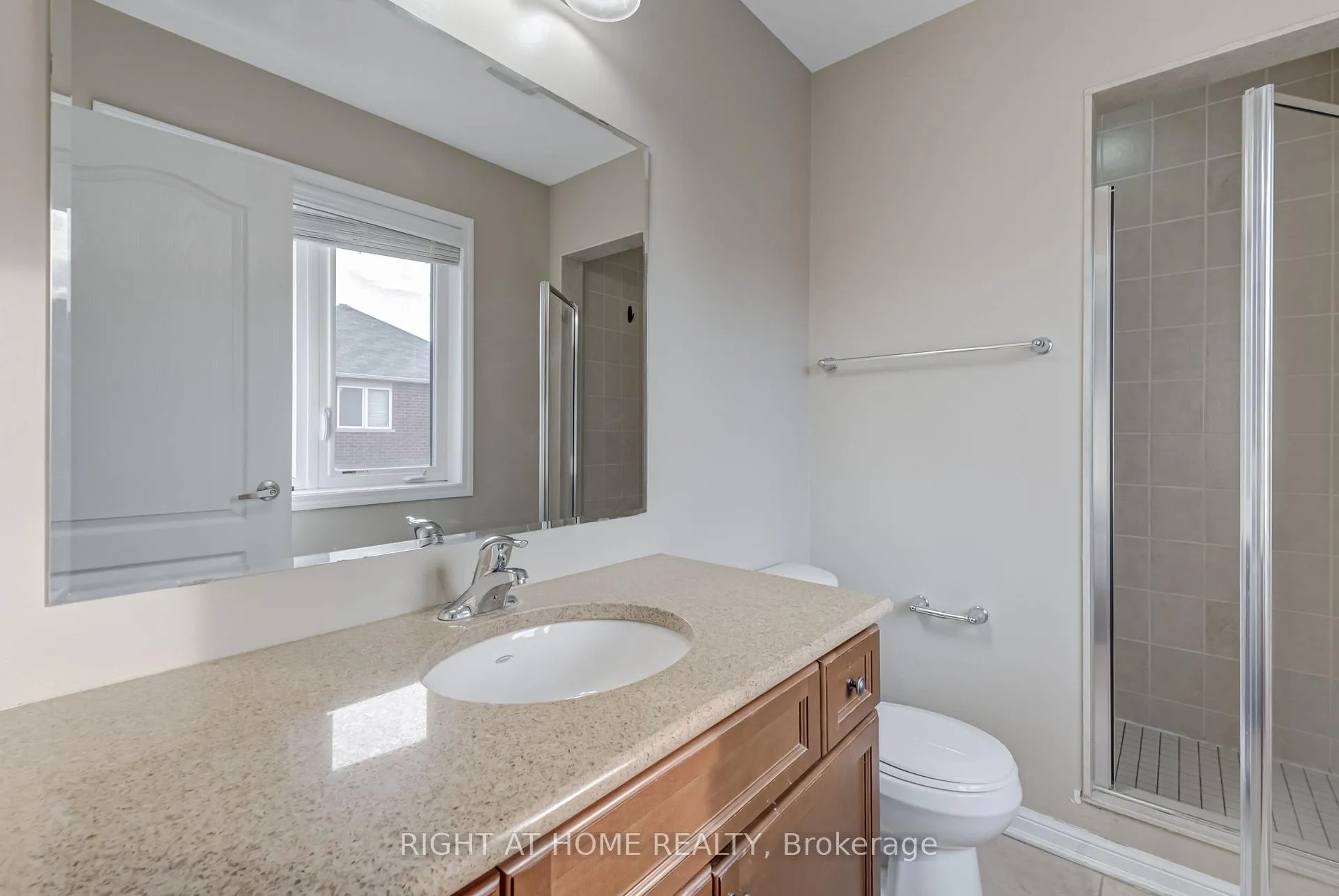 Photo 17 of 38 Aylesbury Drive, Brampton, Northwest Brampton — HOMEH