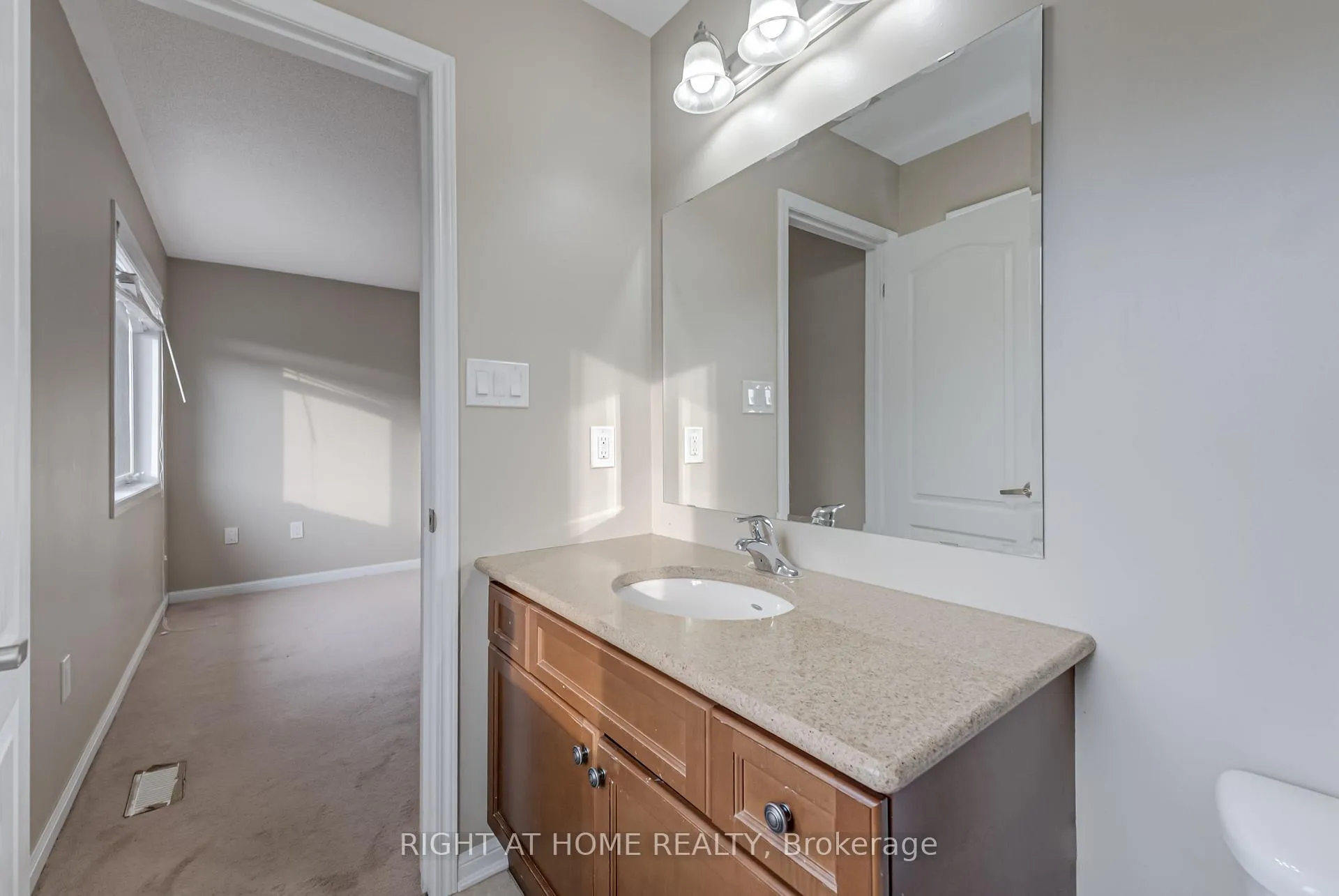 Photo 18 of 38 Aylesbury Drive, Brampton, Northwest Brampton — HOMEH
