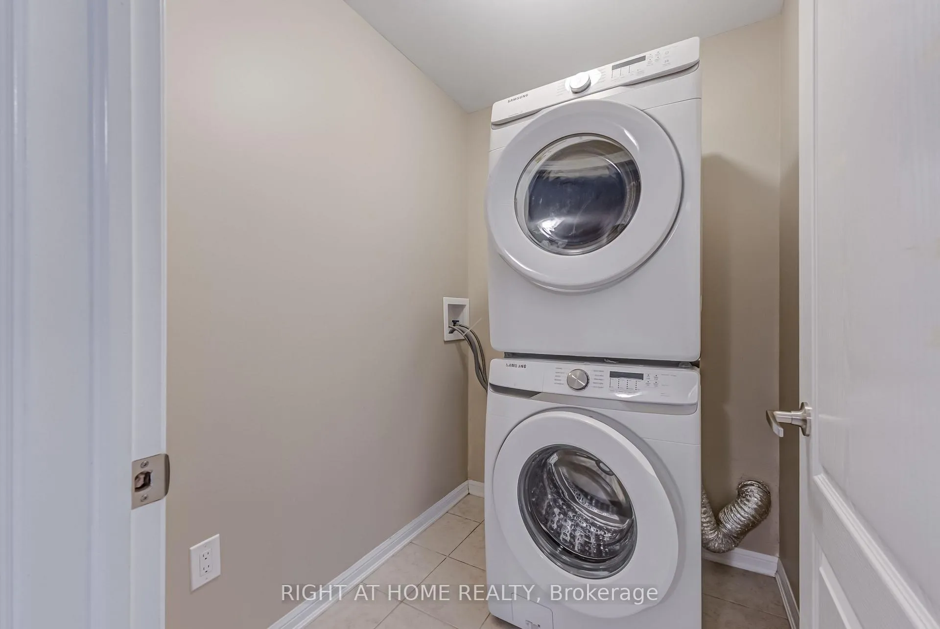 Photo 21 of 38 Aylesbury Drive, Brampton, Northwest Brampton — HOMEH