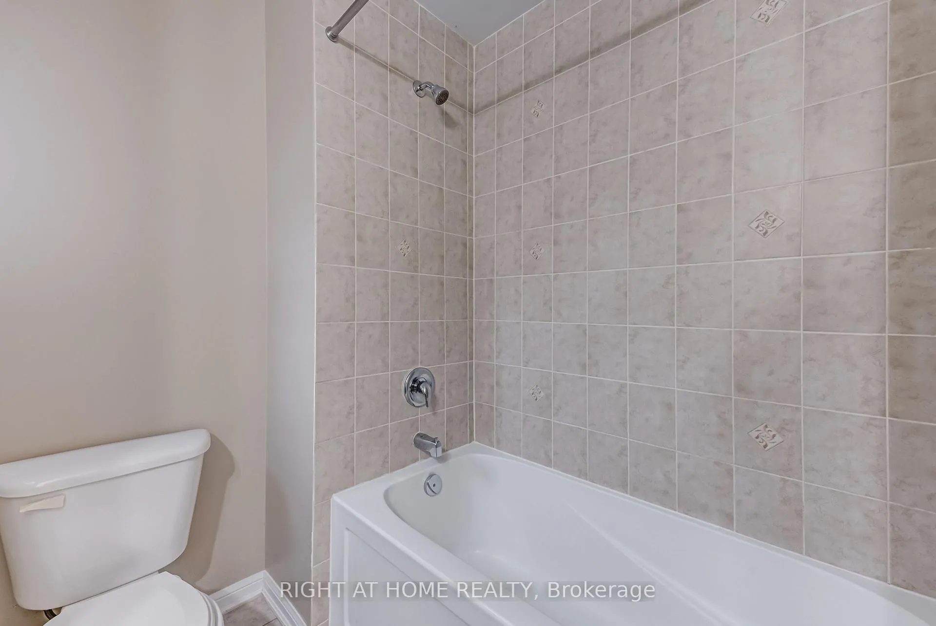 Photo 25 of 38 Aylesbury Drive, Brampton, Northwest Brampton — HOMEH