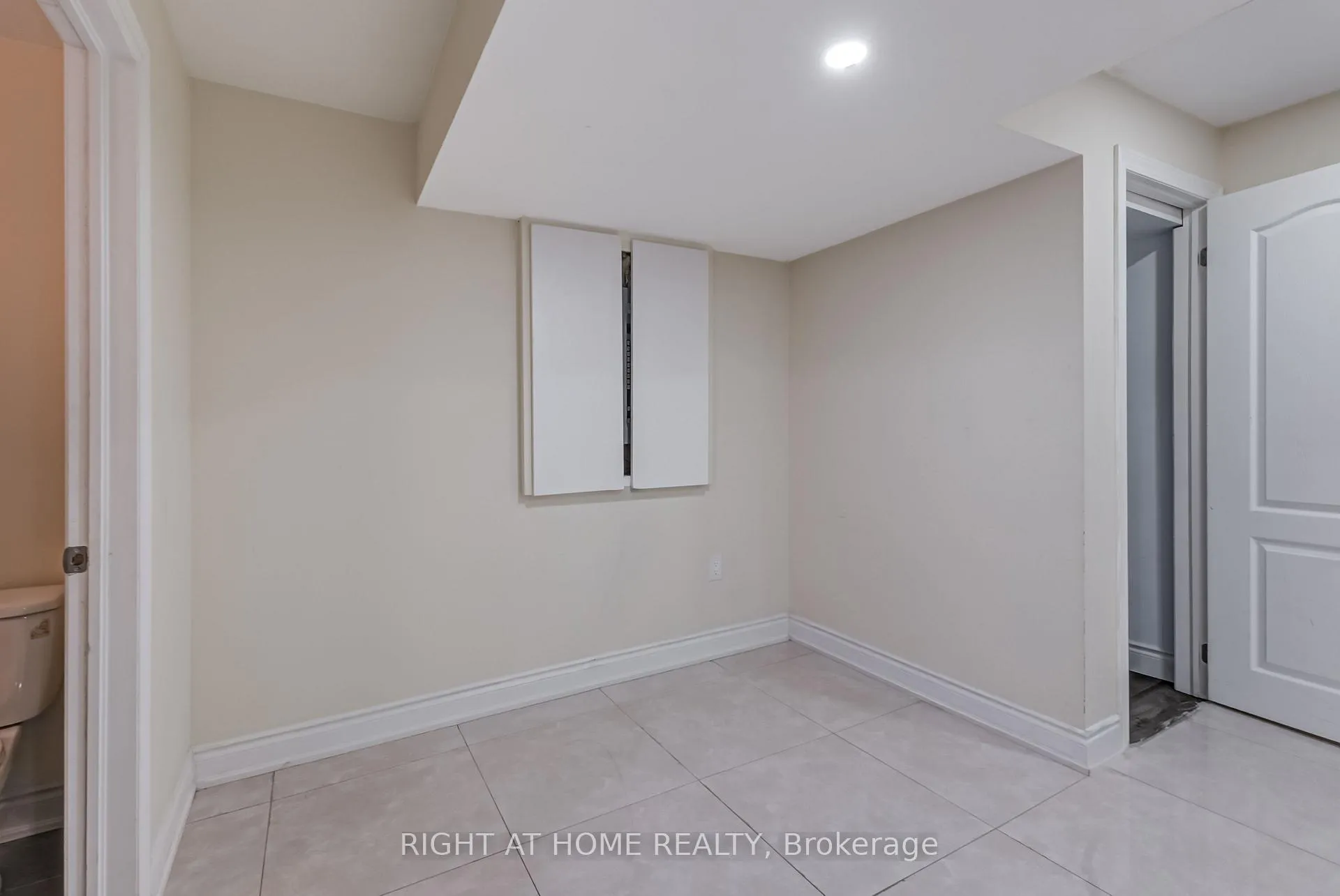 Photo 29 of 38 Aylesbury Drive, Brampton, Northwest Brampton — HOMEH