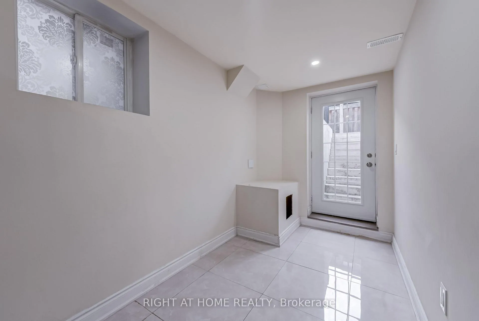 Photo 33 of 38 Aylesbury Drive, Brampton, Northwest Brampton — HOMEH