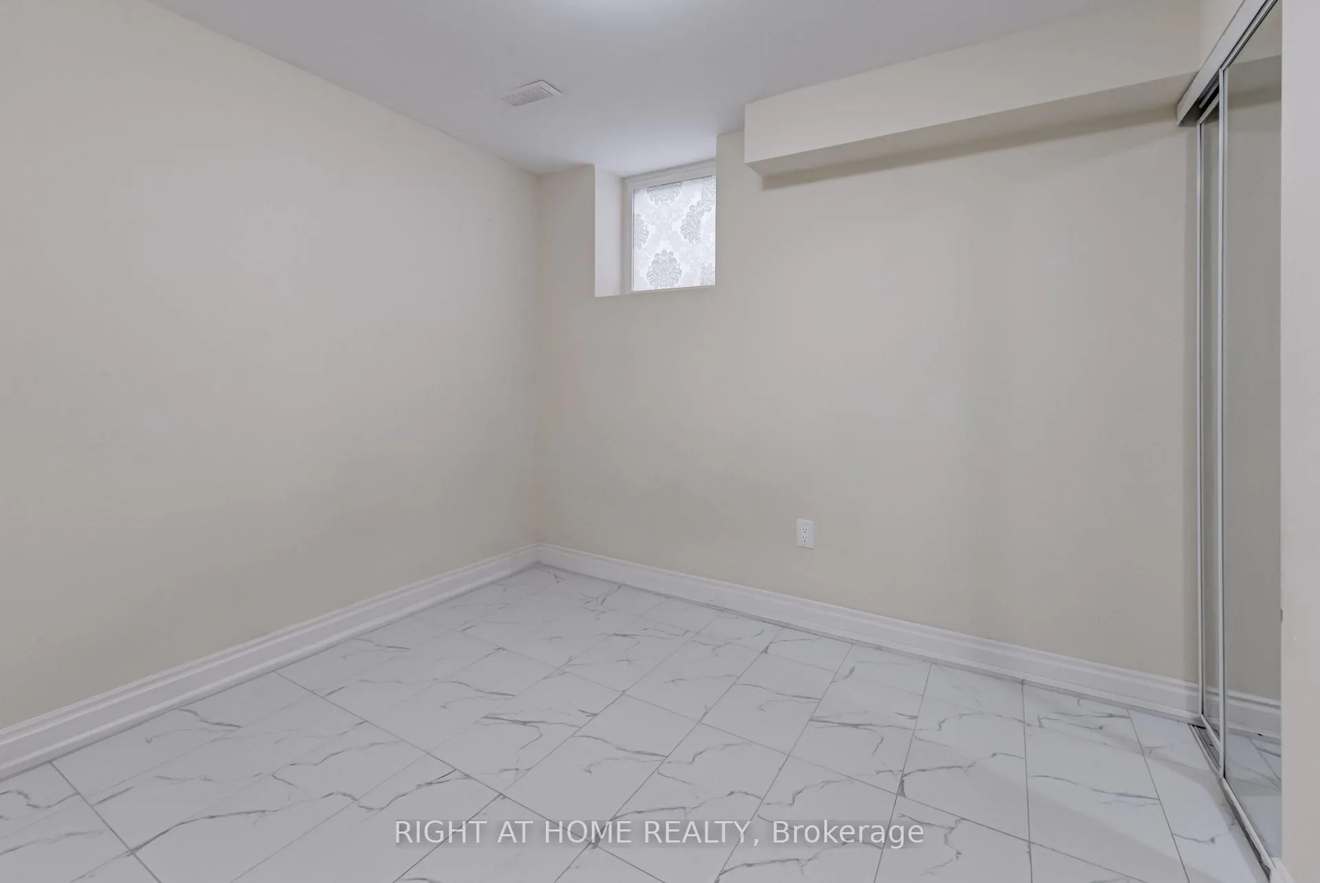 Photo 34 of 38 Aylesbury Drive, Brampton, Northwest Brampton — HOMEH