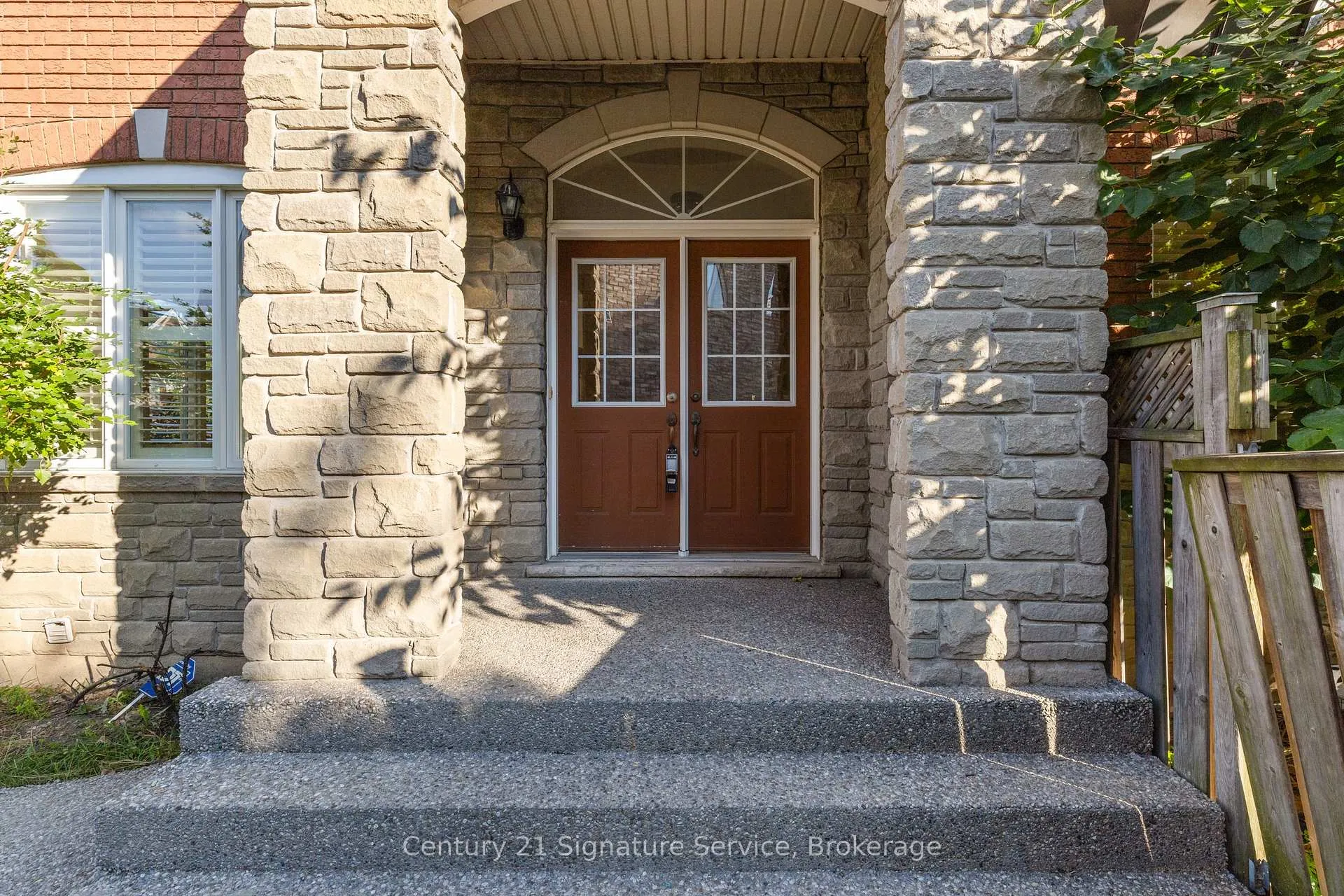 Photo 2 of 54 Millhouse Mews, Brampton, Bram West — HOMEH
