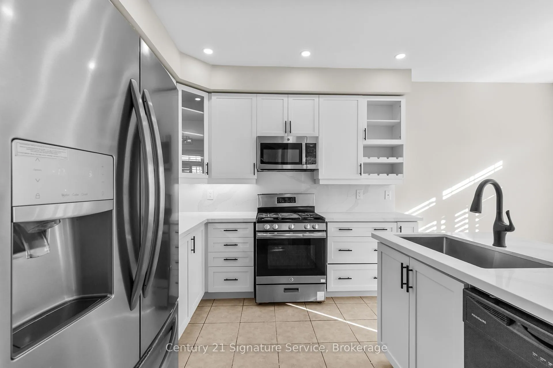 Photo 4 of 54 Millhouse Mews, Brampton, Bram West — HOMEH