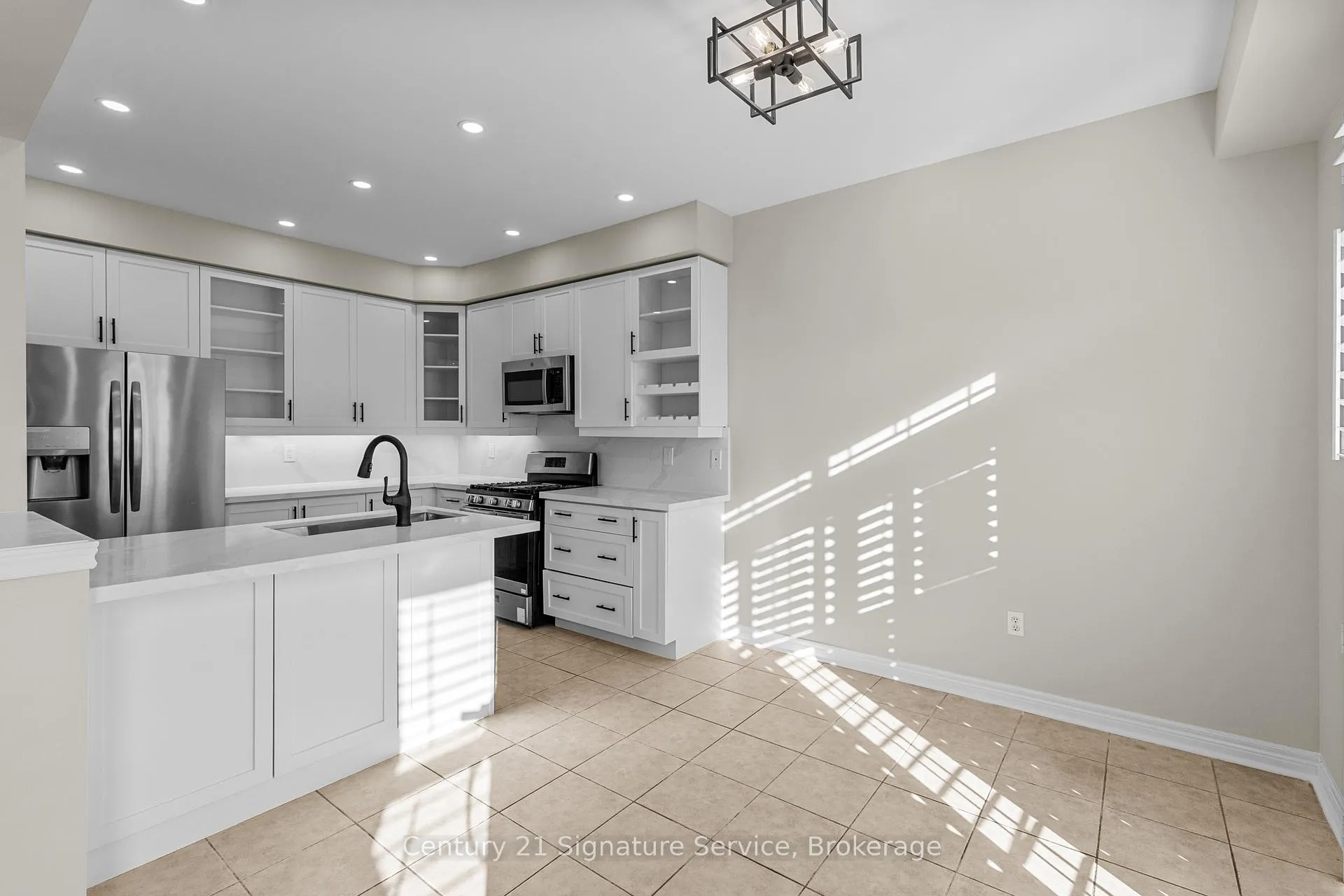 Photo 5 of 54 Millhouse Mews, Brampton, Bram West — HOMEH