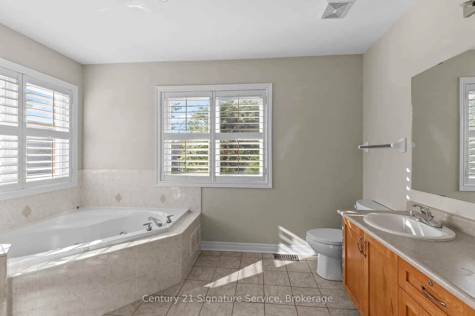 Photo 24 of 54 Millhouse Mews, Brampton, Bram West — HOMEH