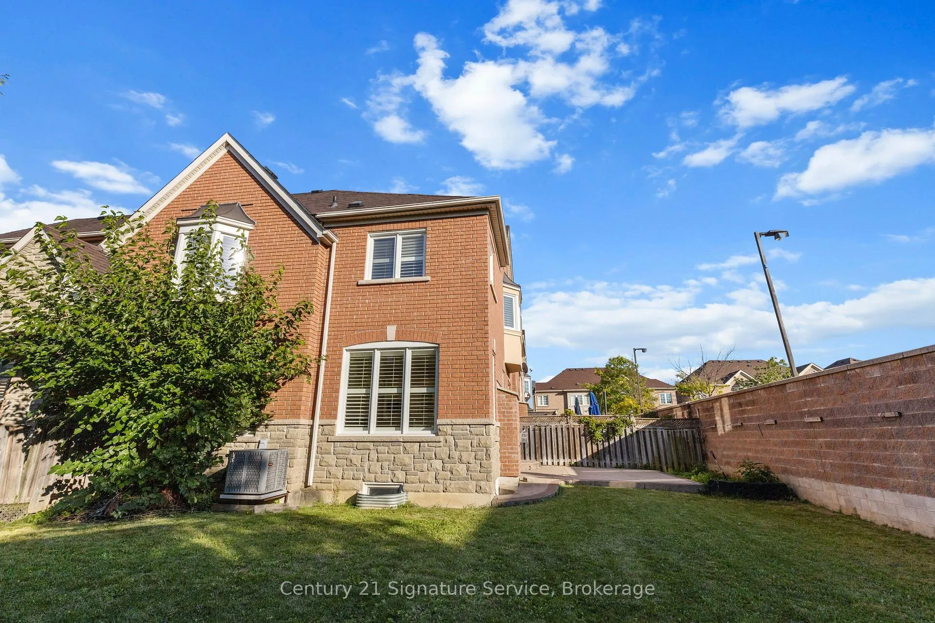 Photo 42 of 54 Millhouse Mews, Brampton, Bram West — HOMEH