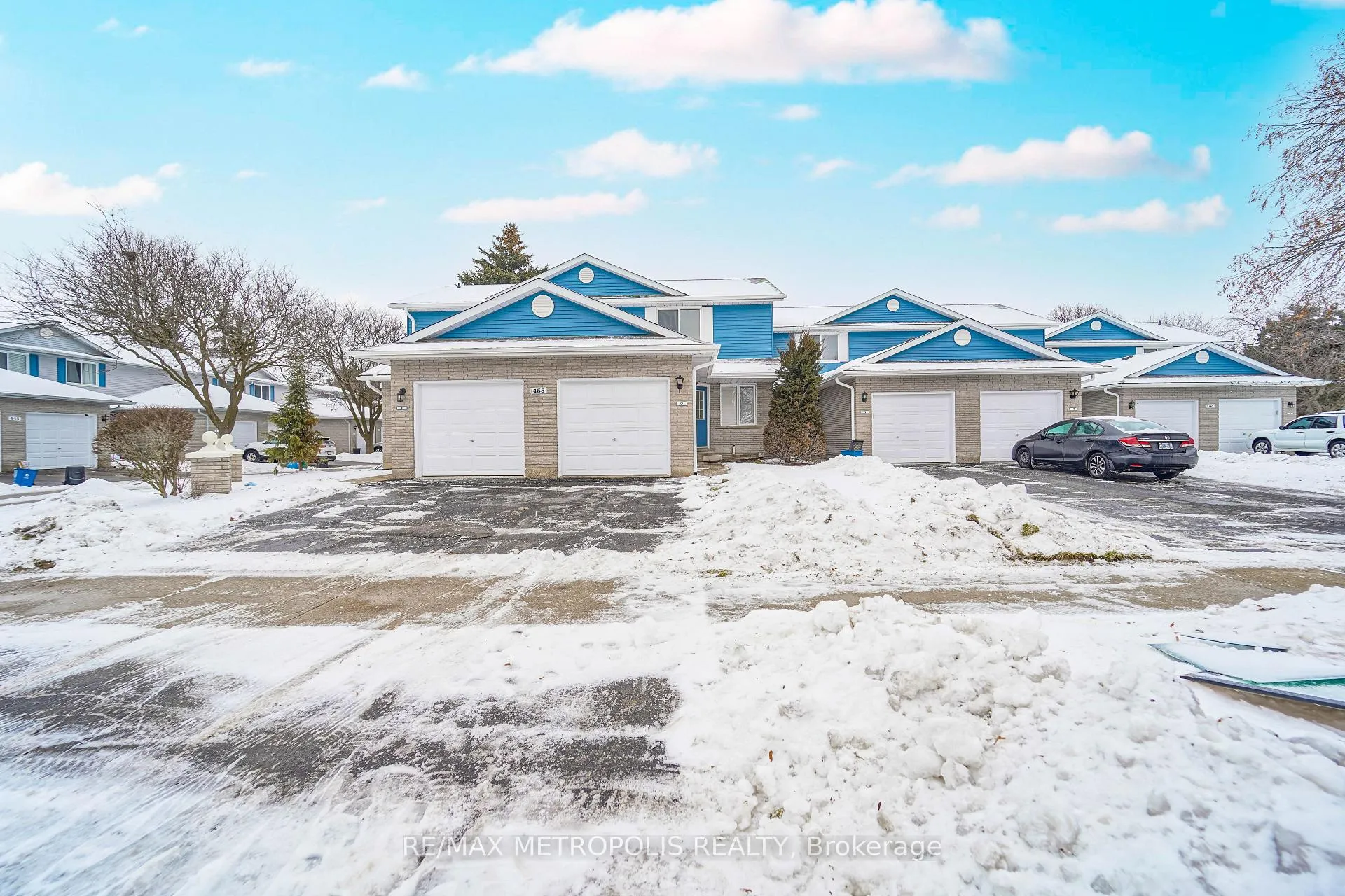 Photo 3 of Unit 2, 455 Kingscourt Drive, Waterloo — HOMEH