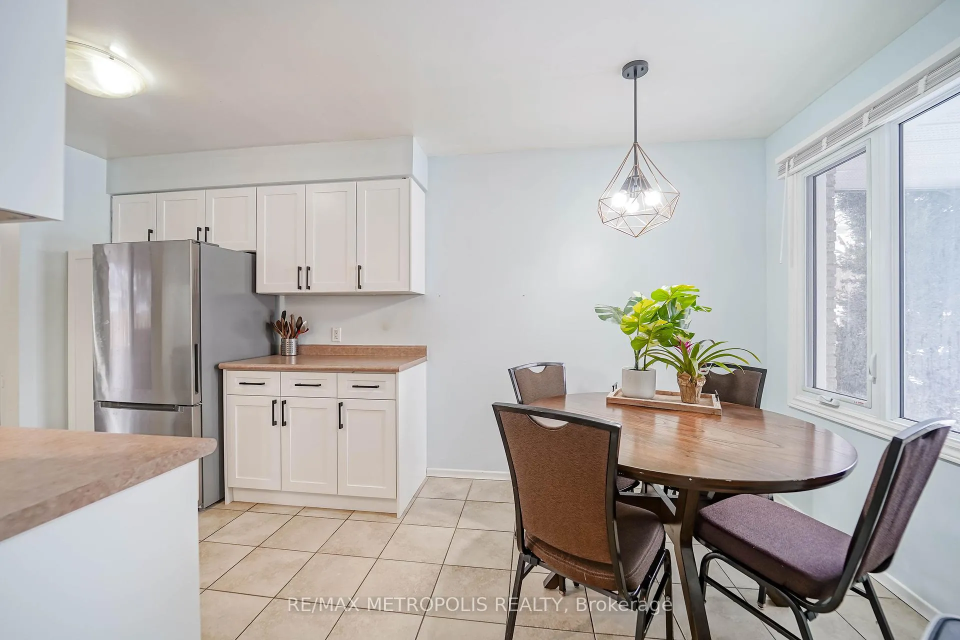 Photo 4 of Unit 2, 455 Kingscourt Drive, Waterloo — HOMEH