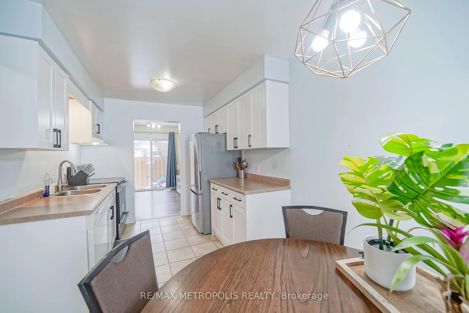 Photo 7 of Unit 2, 455 Kingscourt Drive, Waterloo — HOMEH